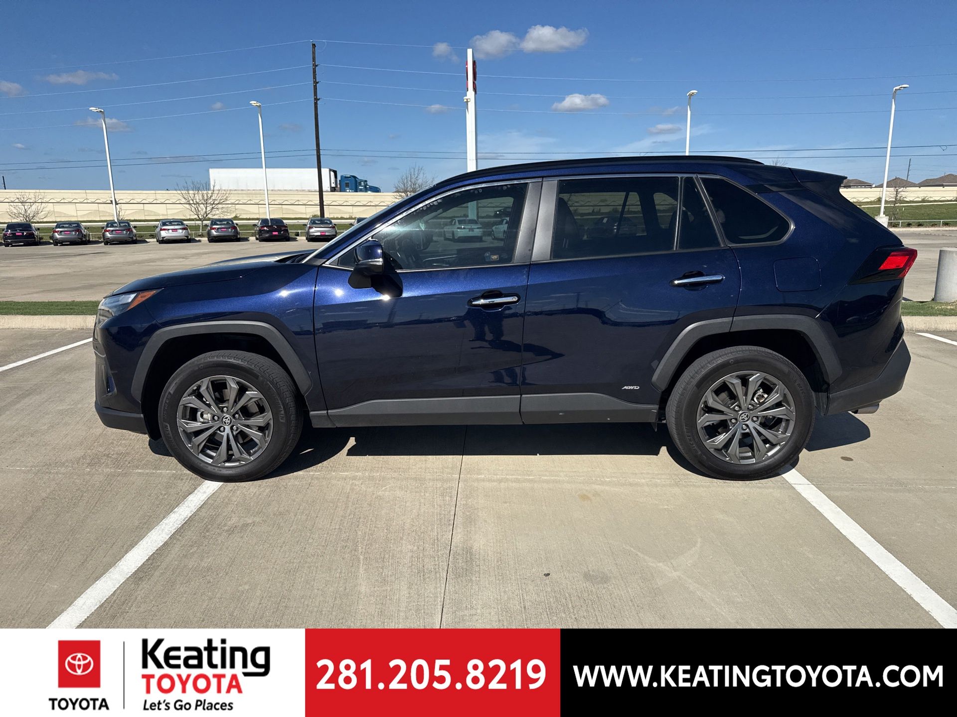 View vehicle photo 4