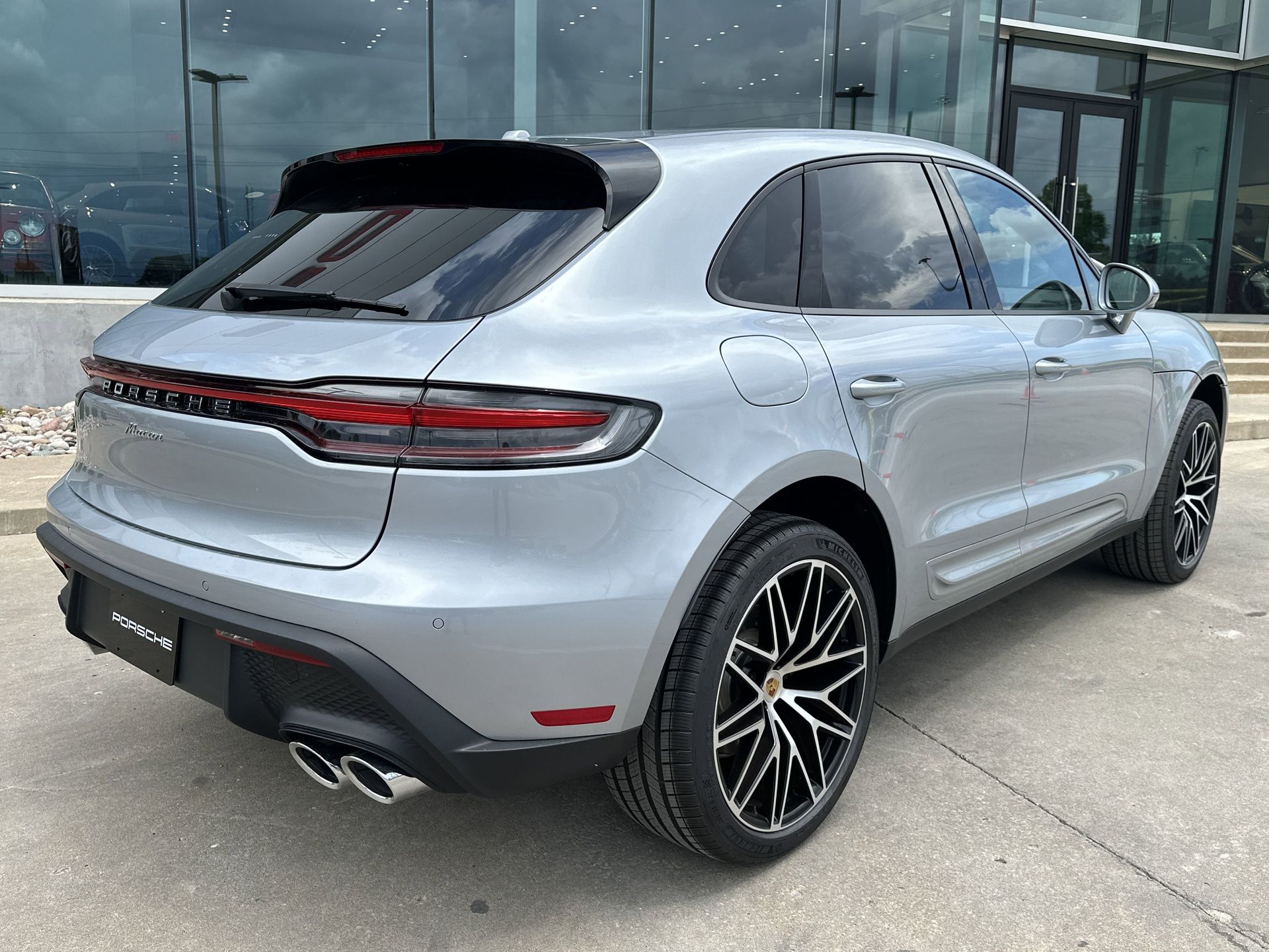 View vehicle photo 7