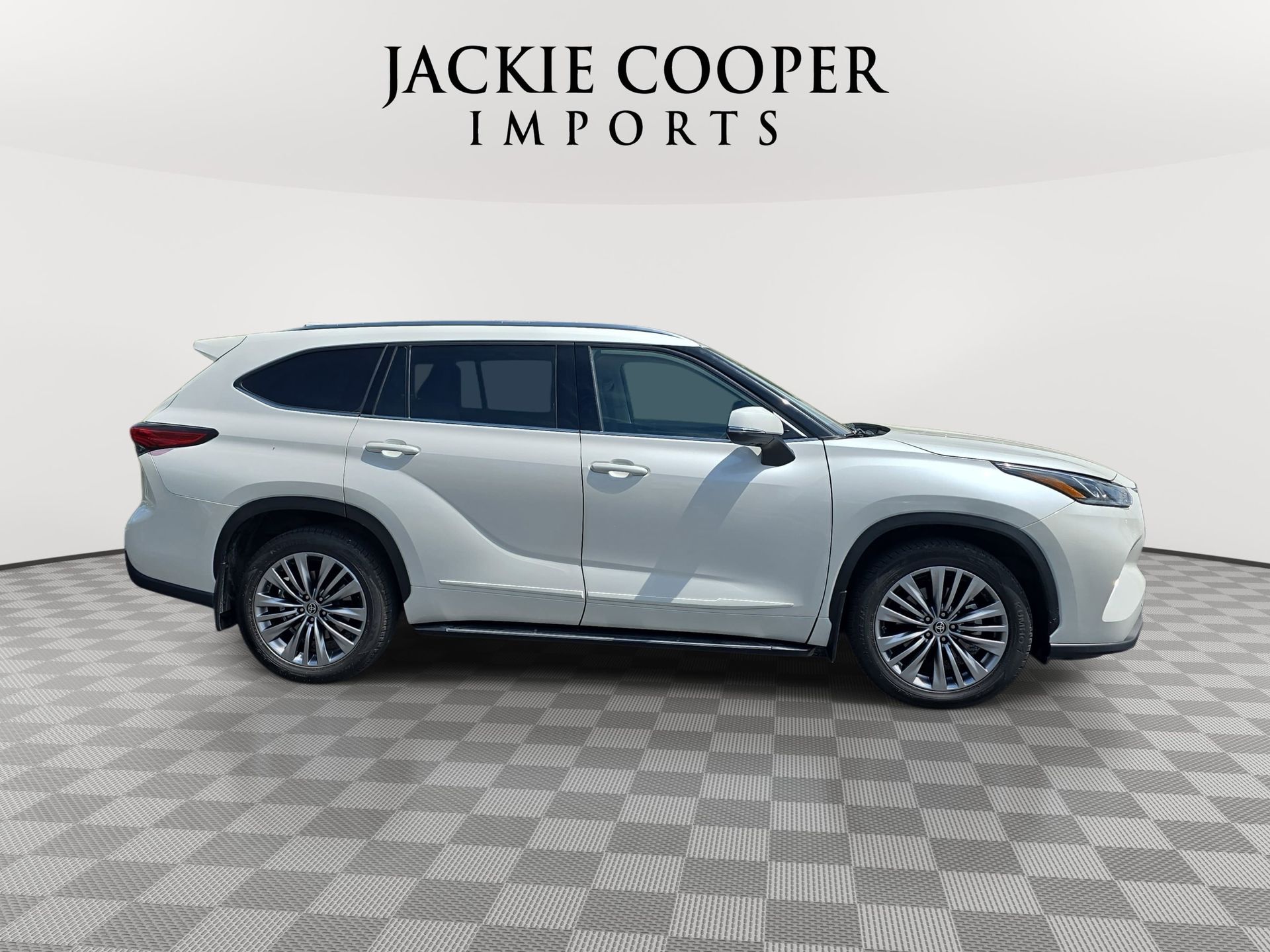 View vehicle photo 4