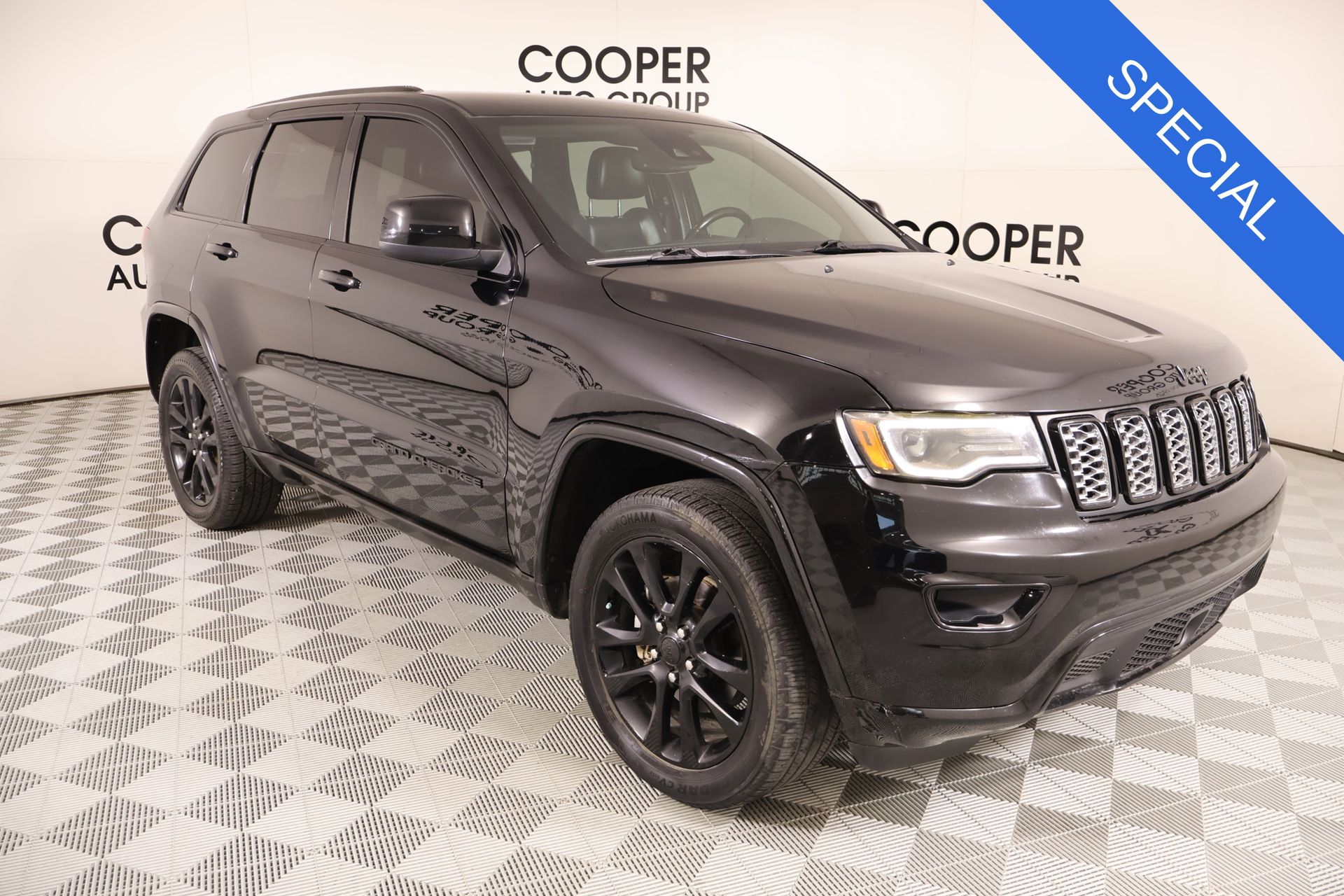 Diamond Black Crystal Pearlcoat 2020 Jeep Grand Cherokee SUV / Crossover Four-Wheel Drive 8-Speed Automatic