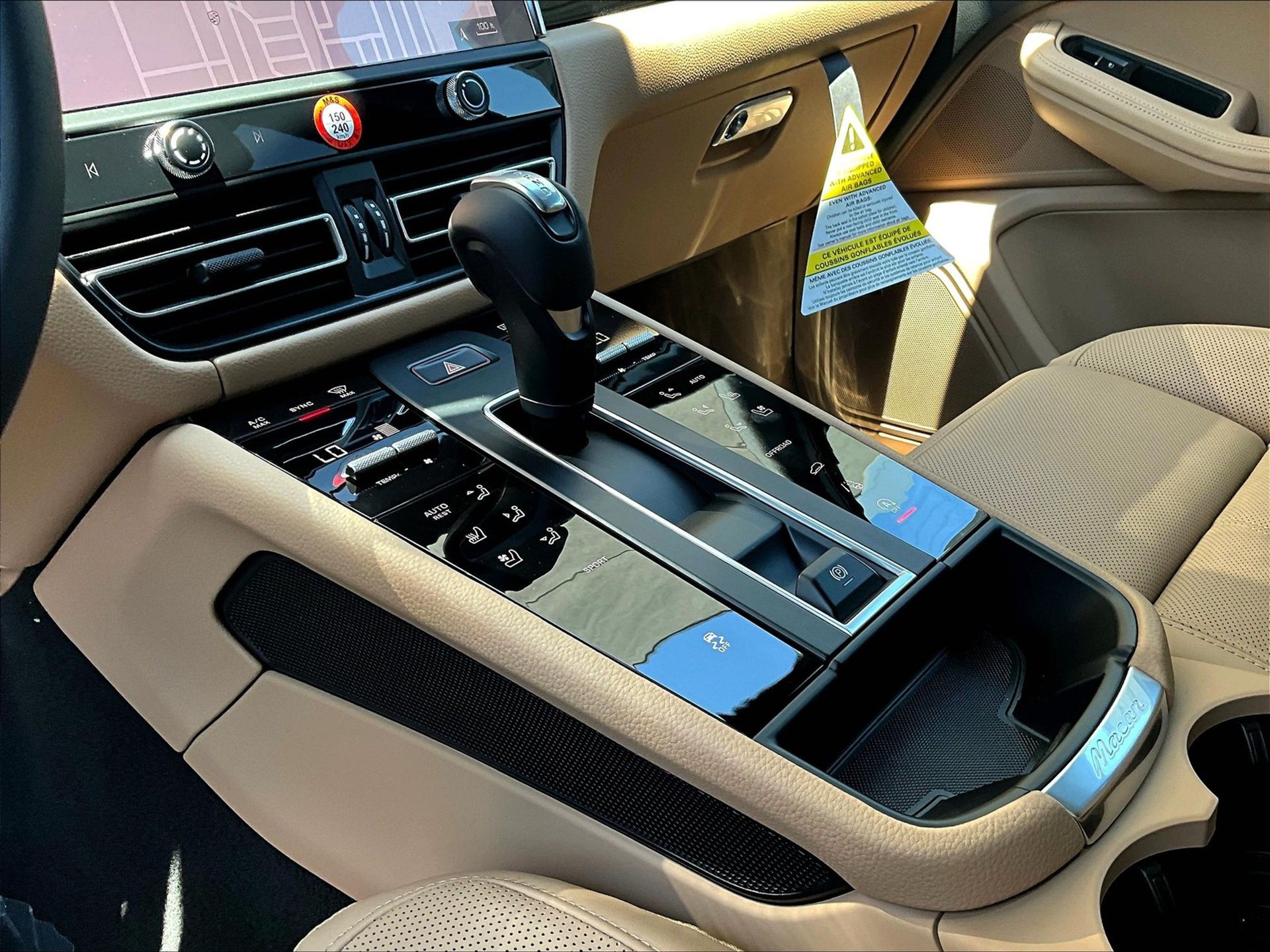 2025 Macan picture #16