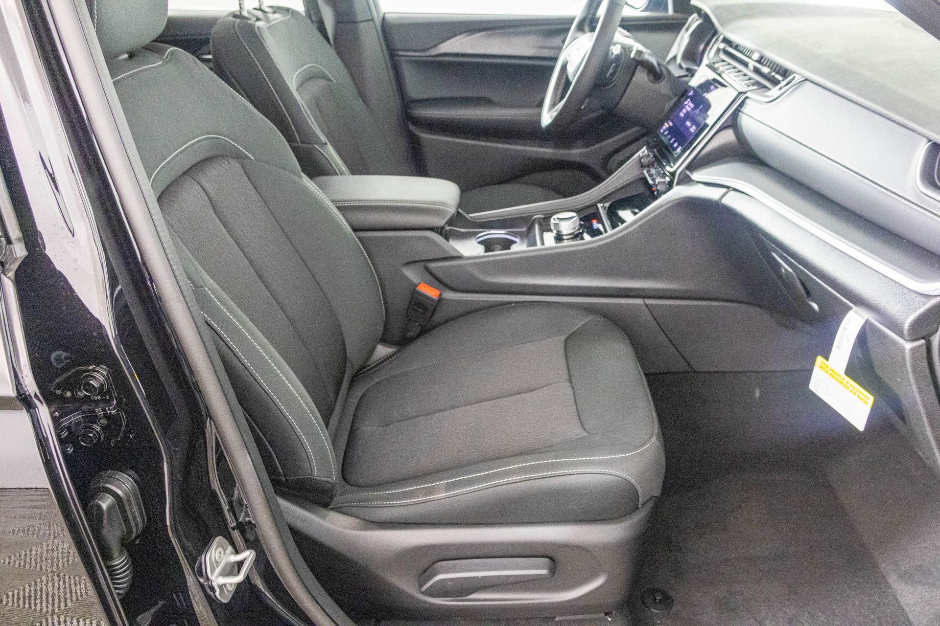 2025 JEEP GRAND CHEROKEE L - Image 38