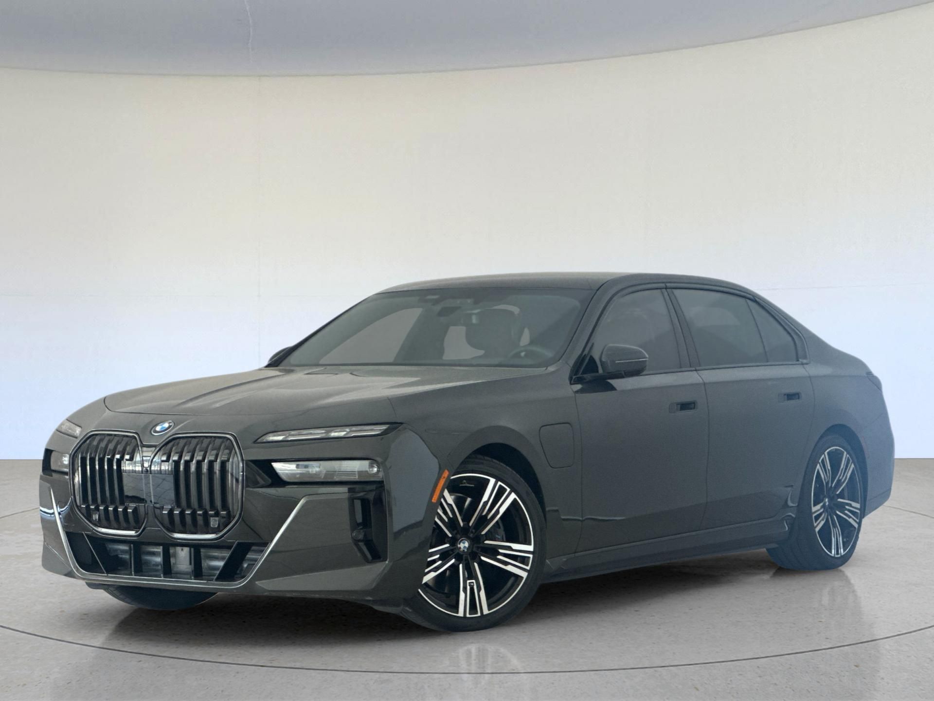 Gray (Dravit Grey Metallic) 2025 BMW 7 Series Sedan All-Wheel Drive 8-Speed Automatic
