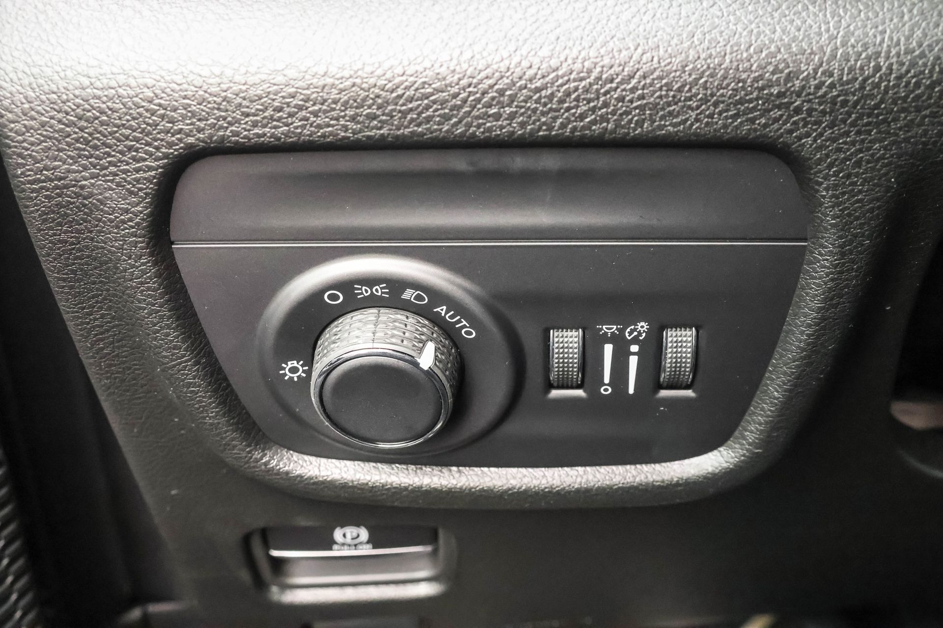 2025 JEEP GRAND CHEROKEE - Image 29