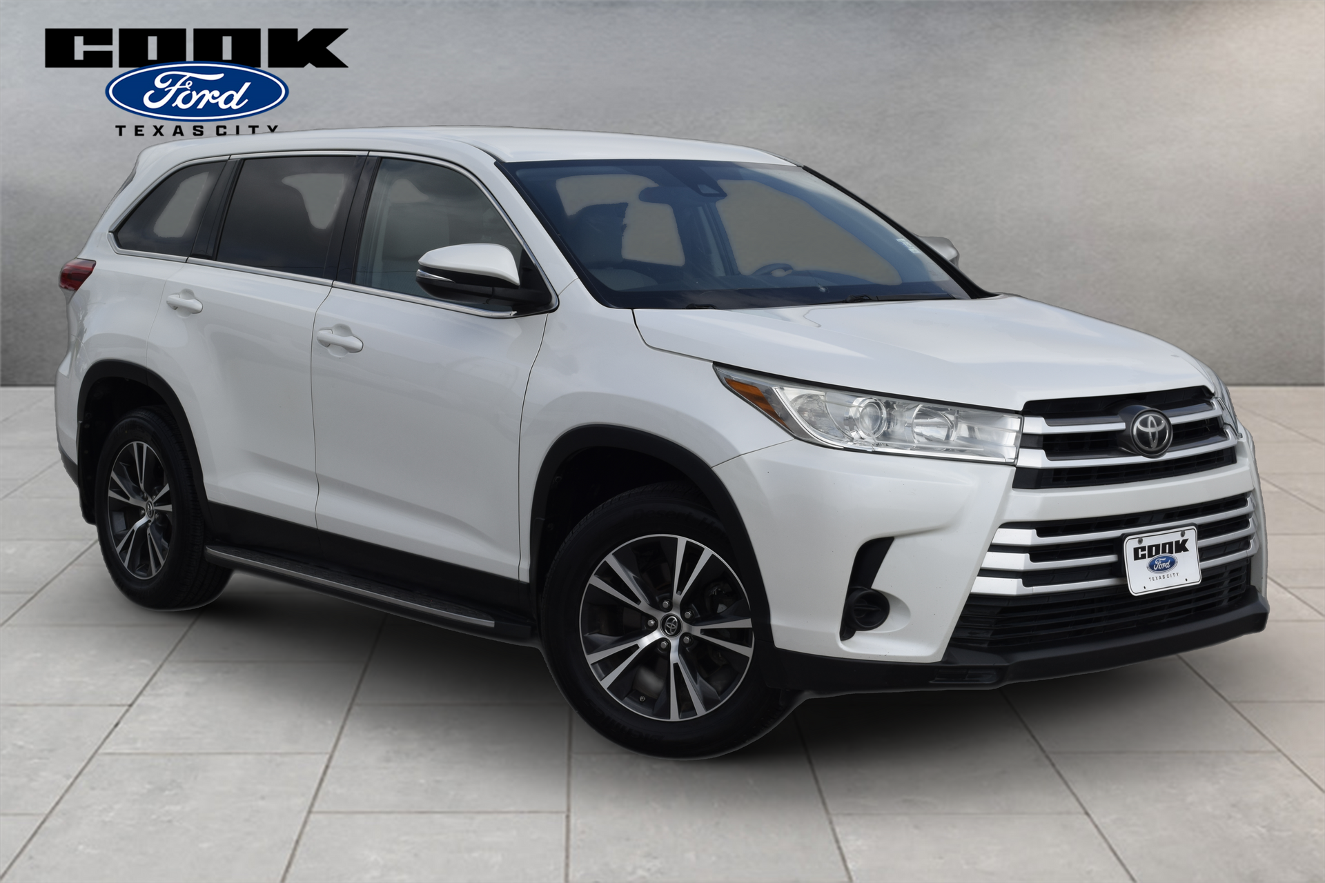 2019 Toyota Highlander LE White at Legacy Ford