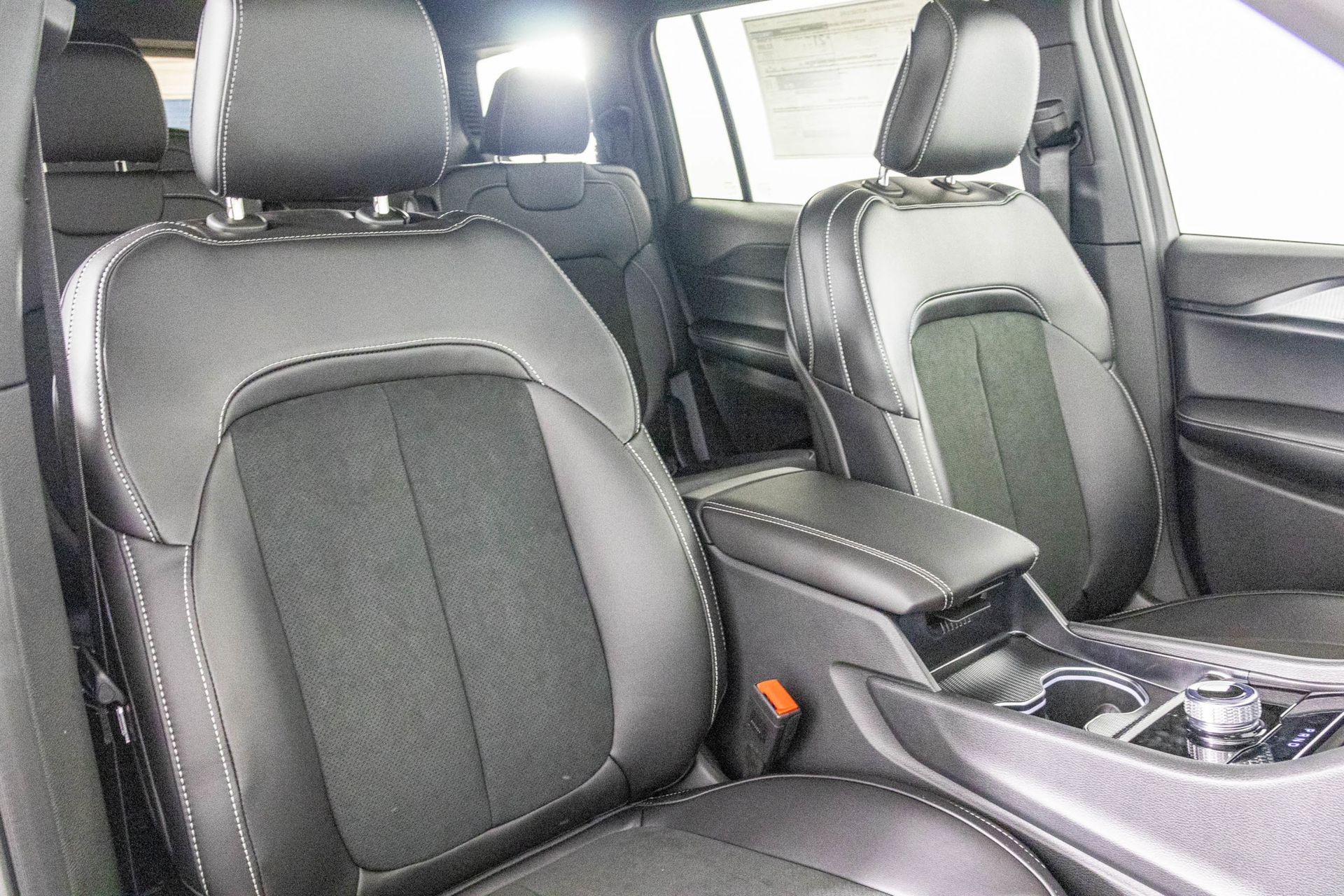 2025 JEEP GRAND CHEROKEE L - Image 30