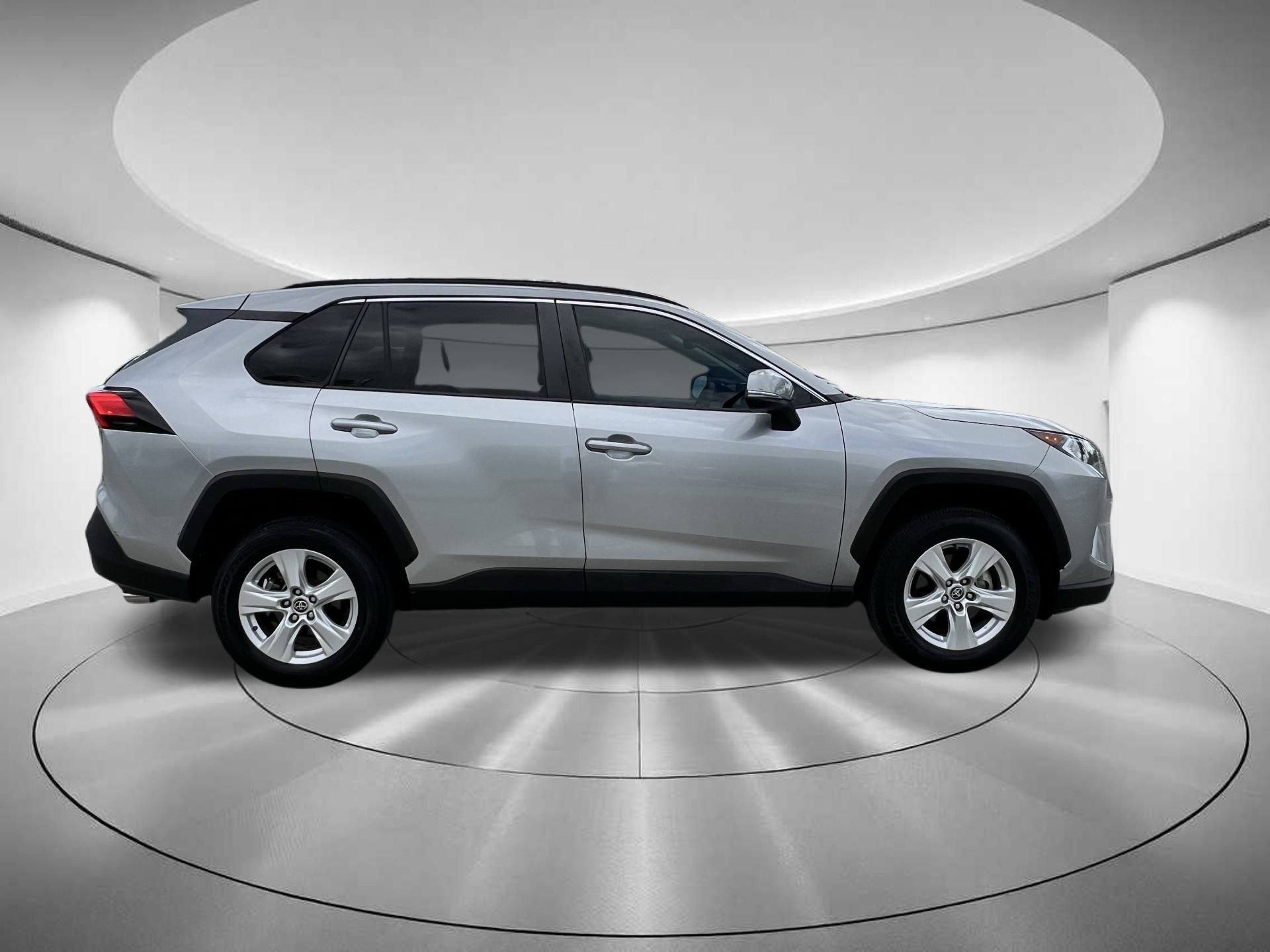 2021 Toyota RAV4 XLE 24