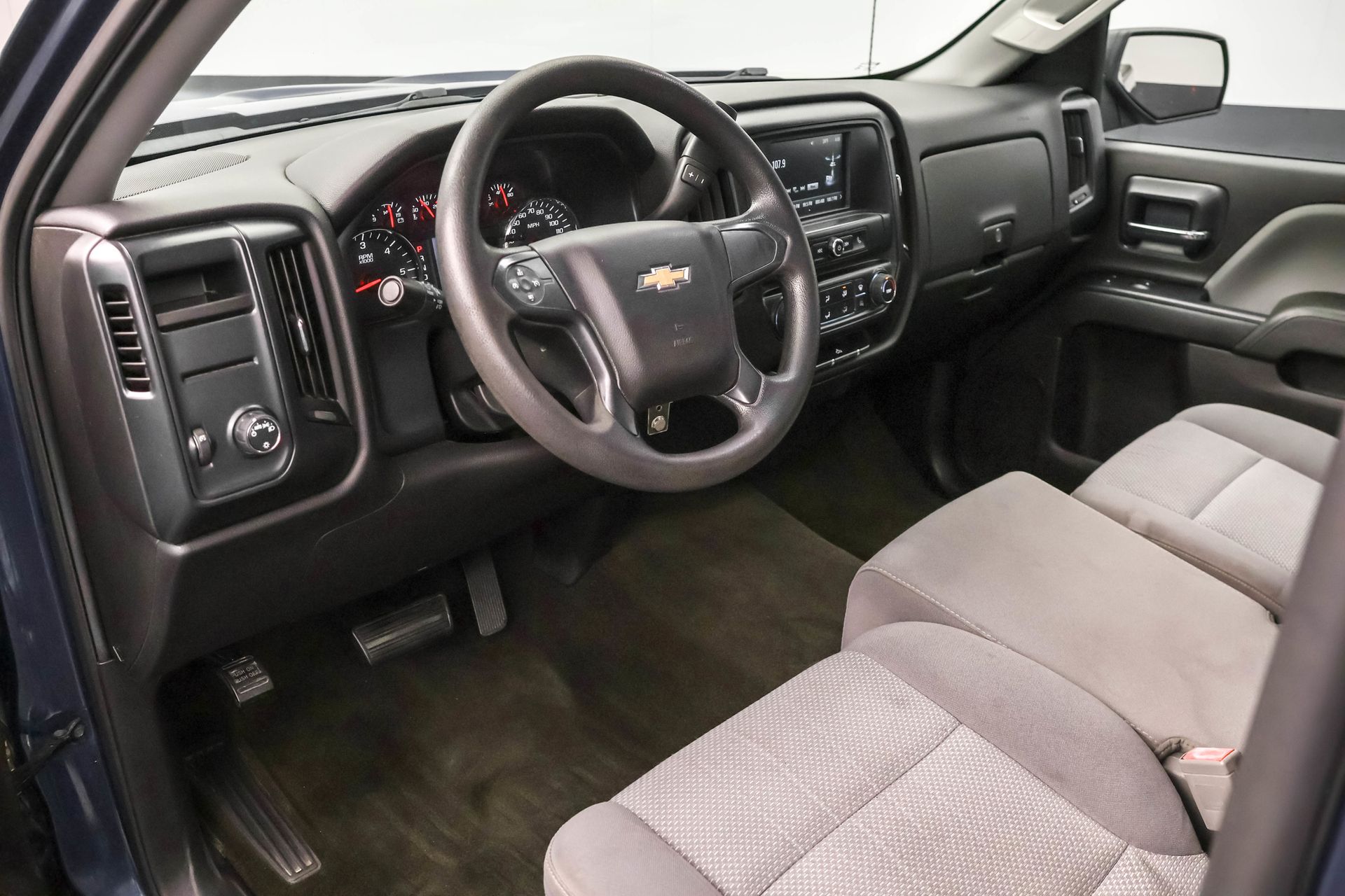 2017 CHEVROLET SILVERADO - Image 5