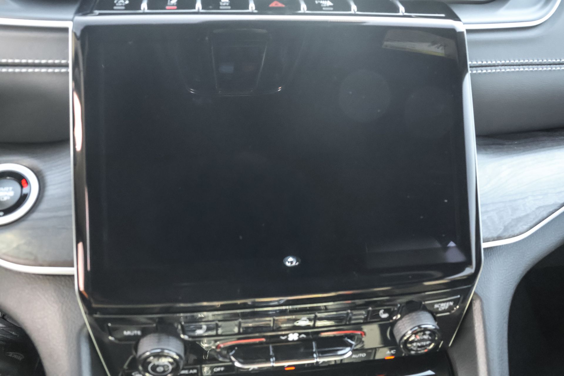 2025 JEEP GRAND CHEROKEE L - Image 17