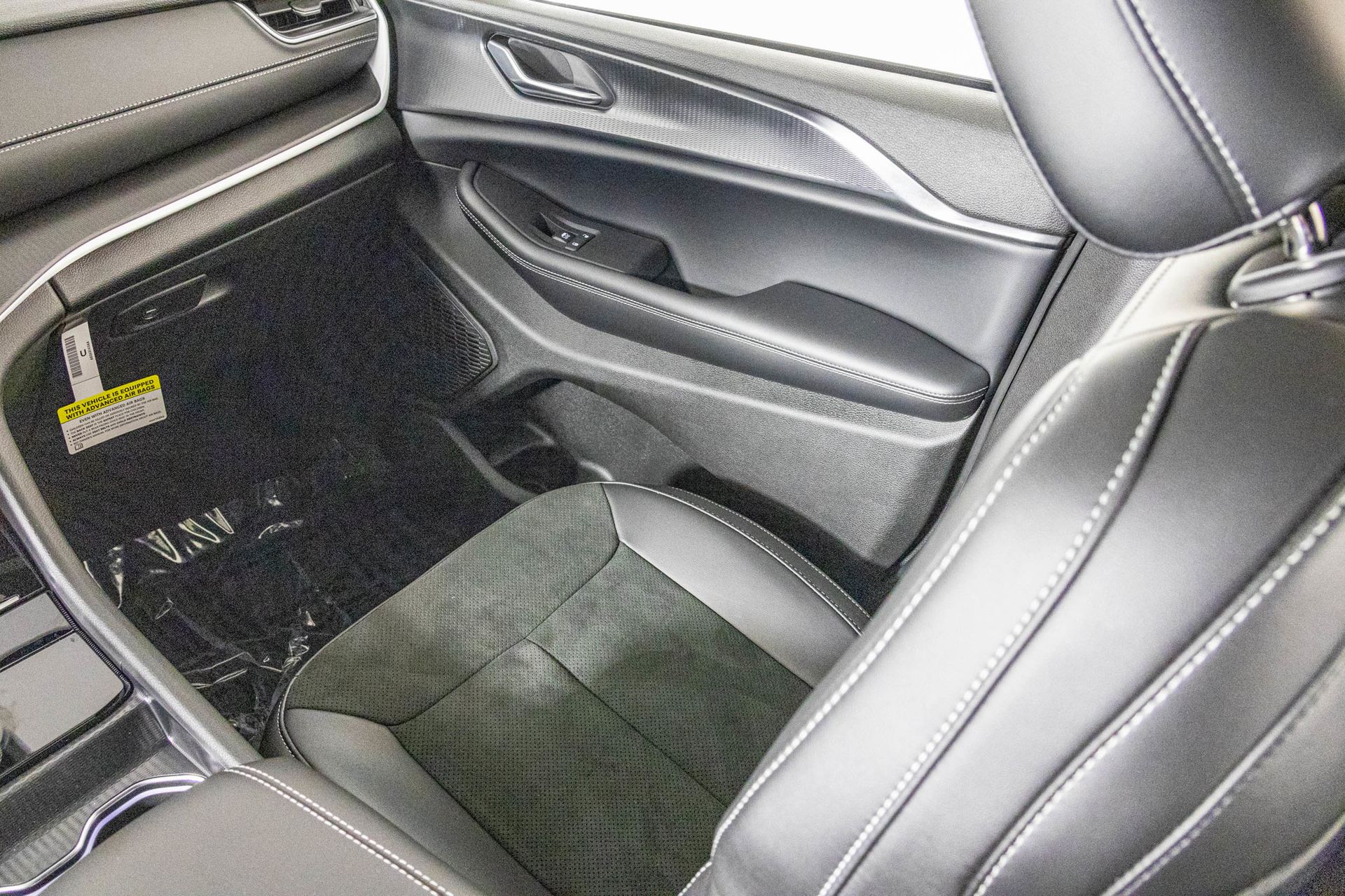 2025 JEEP GRAND CHEROKEE - Image 33