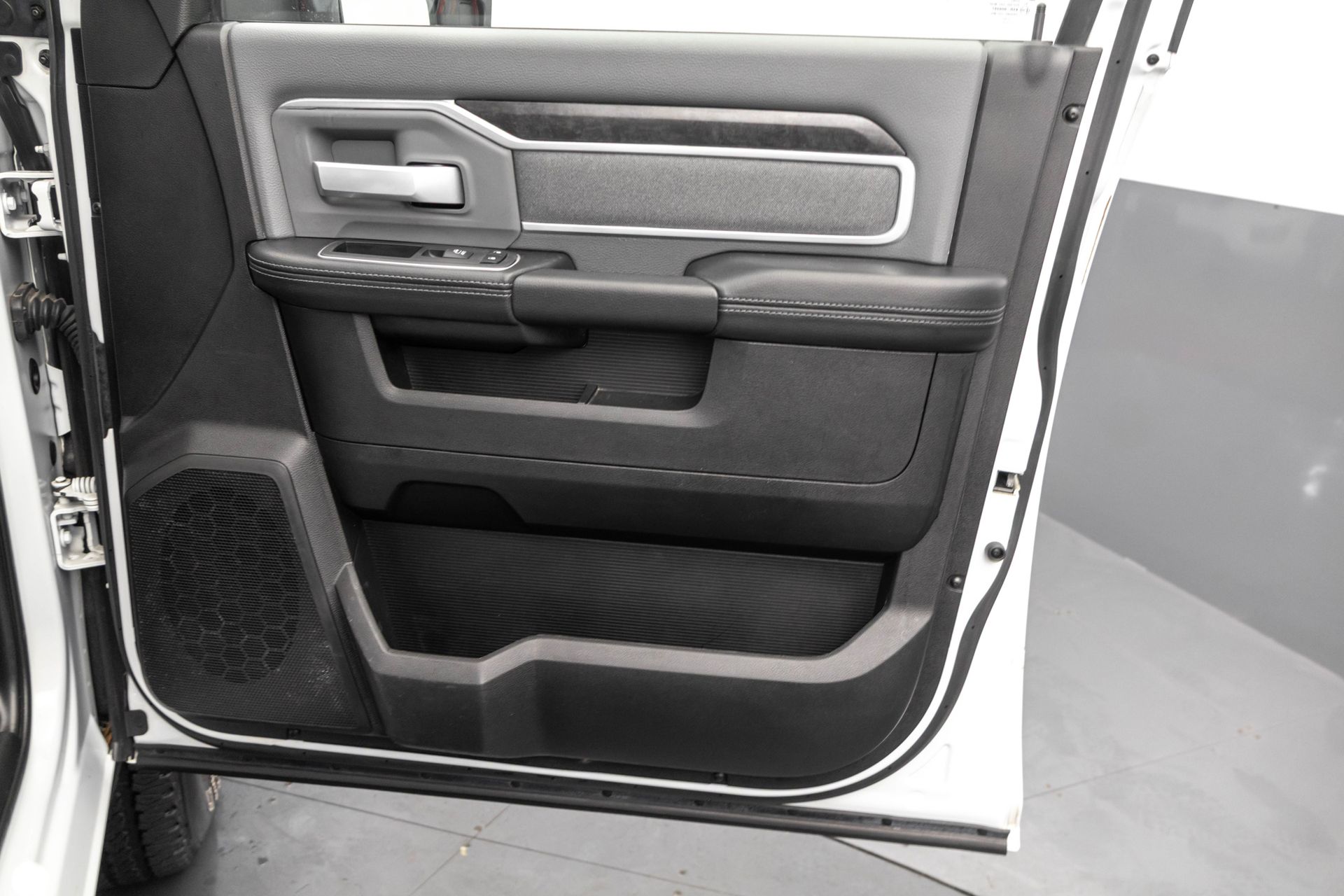 2023 RAM 3500 - Image 44