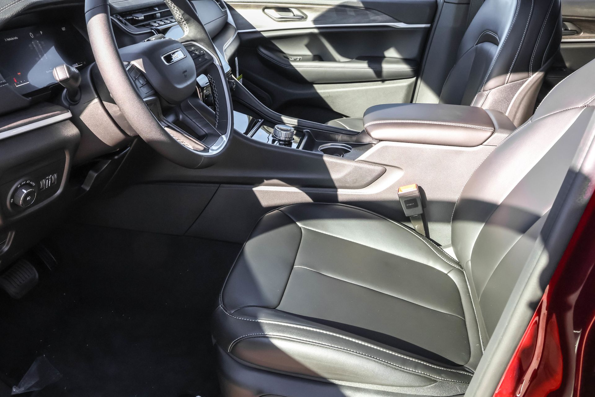 2025 JEEP GRAND CHEROKEE - Image 5