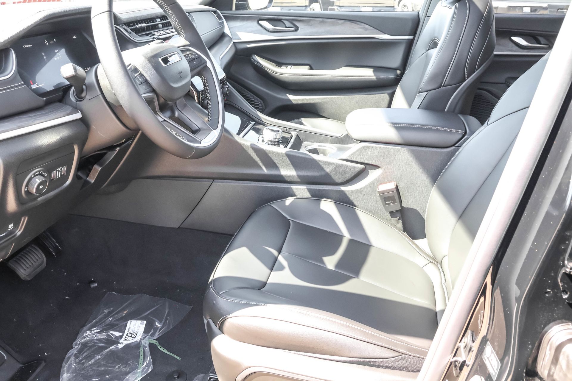 2025 JEEP GRAND CHEROKEE - Image 5