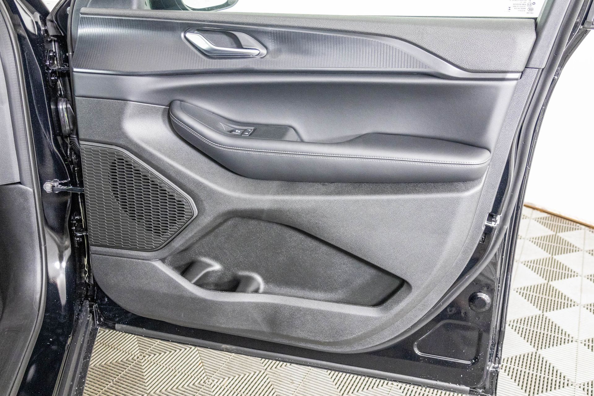 2025 JEEP GRAND CHEROKEE - Image 37