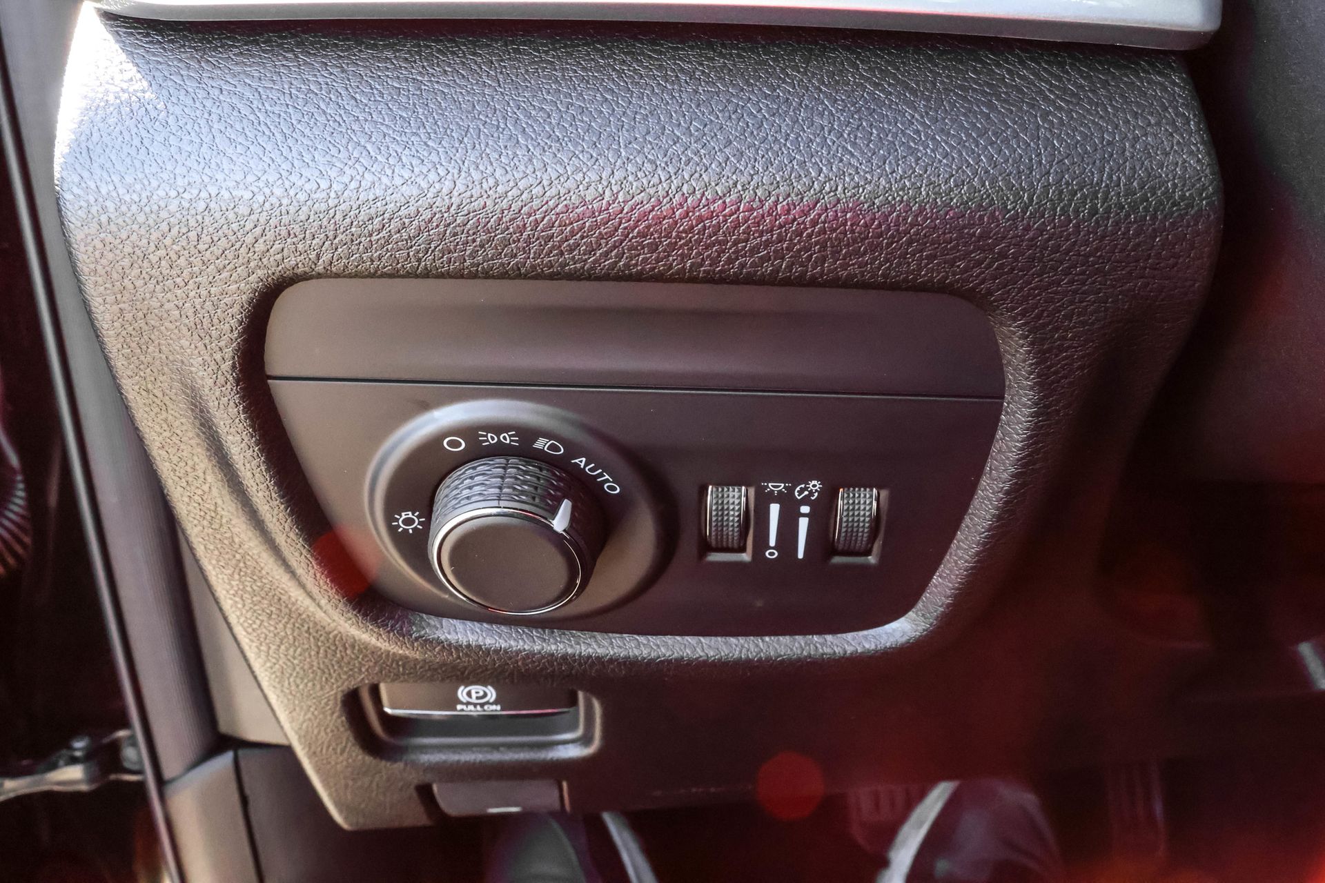 2025 JEEP GRAND CHEROKEE - Image 28