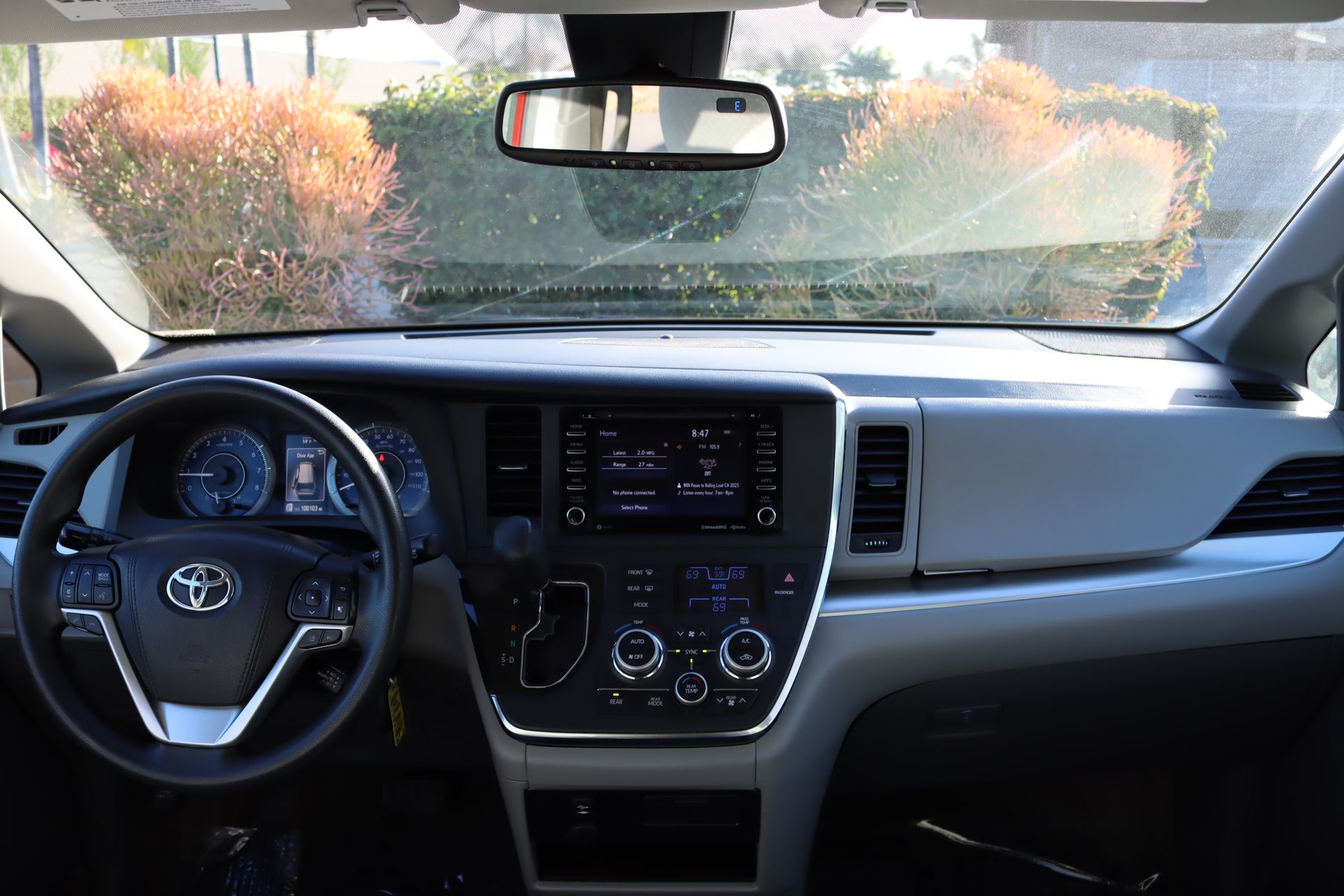 2018 Toyota Sienna LE photo