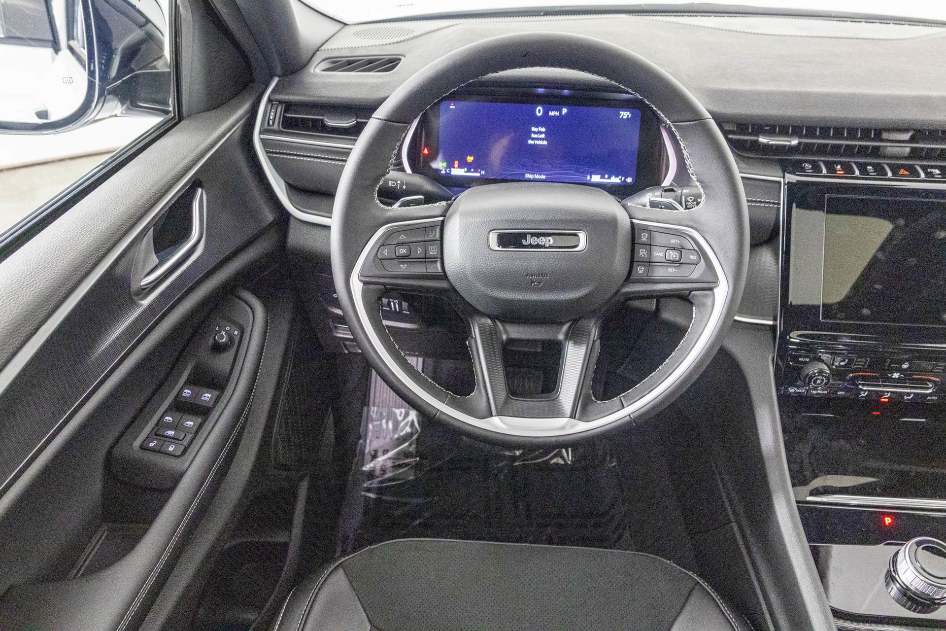 2025 JEEP GRAND CHEROKEE L - Image 32