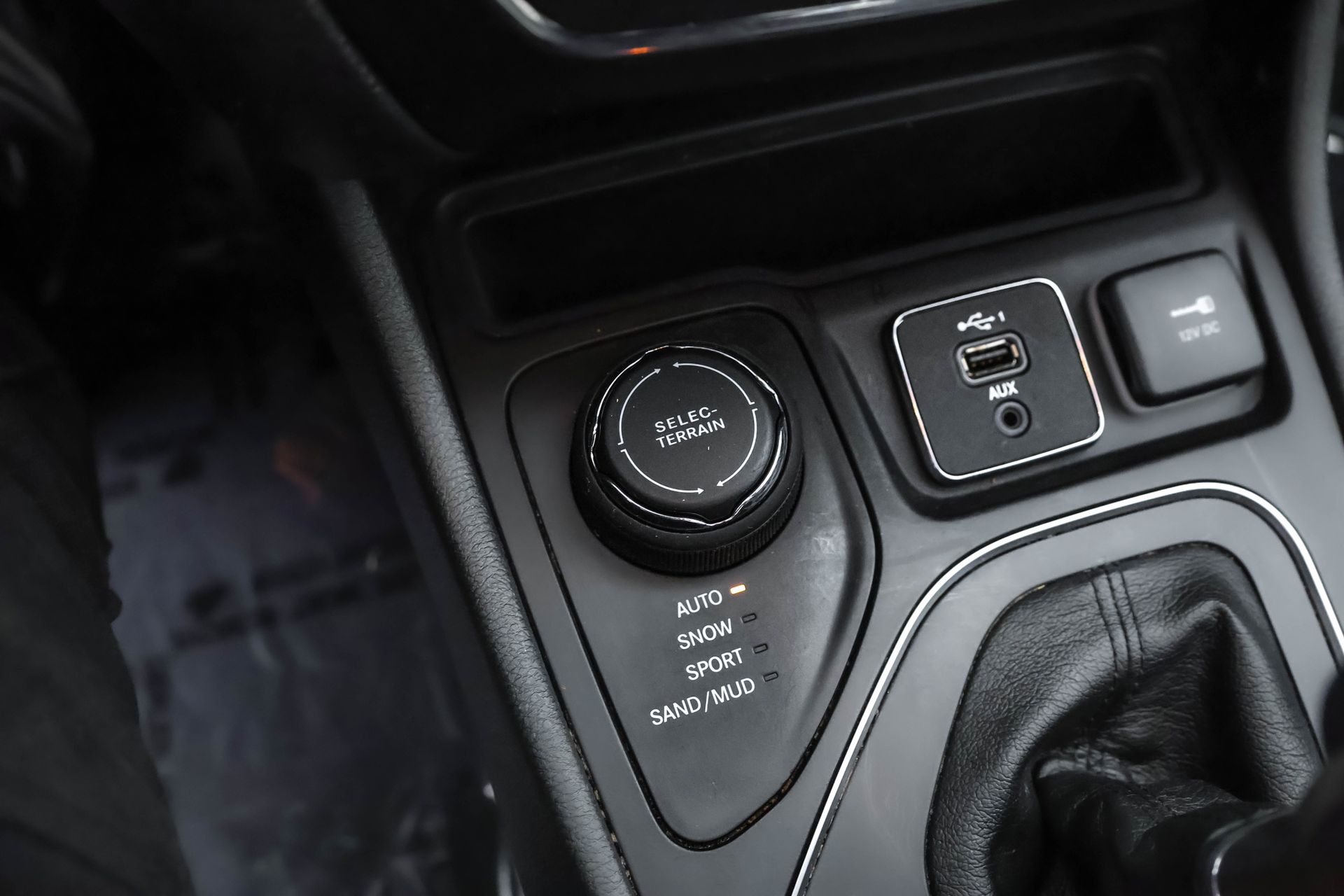 2021 JEEP CHEROKEE - Image 25