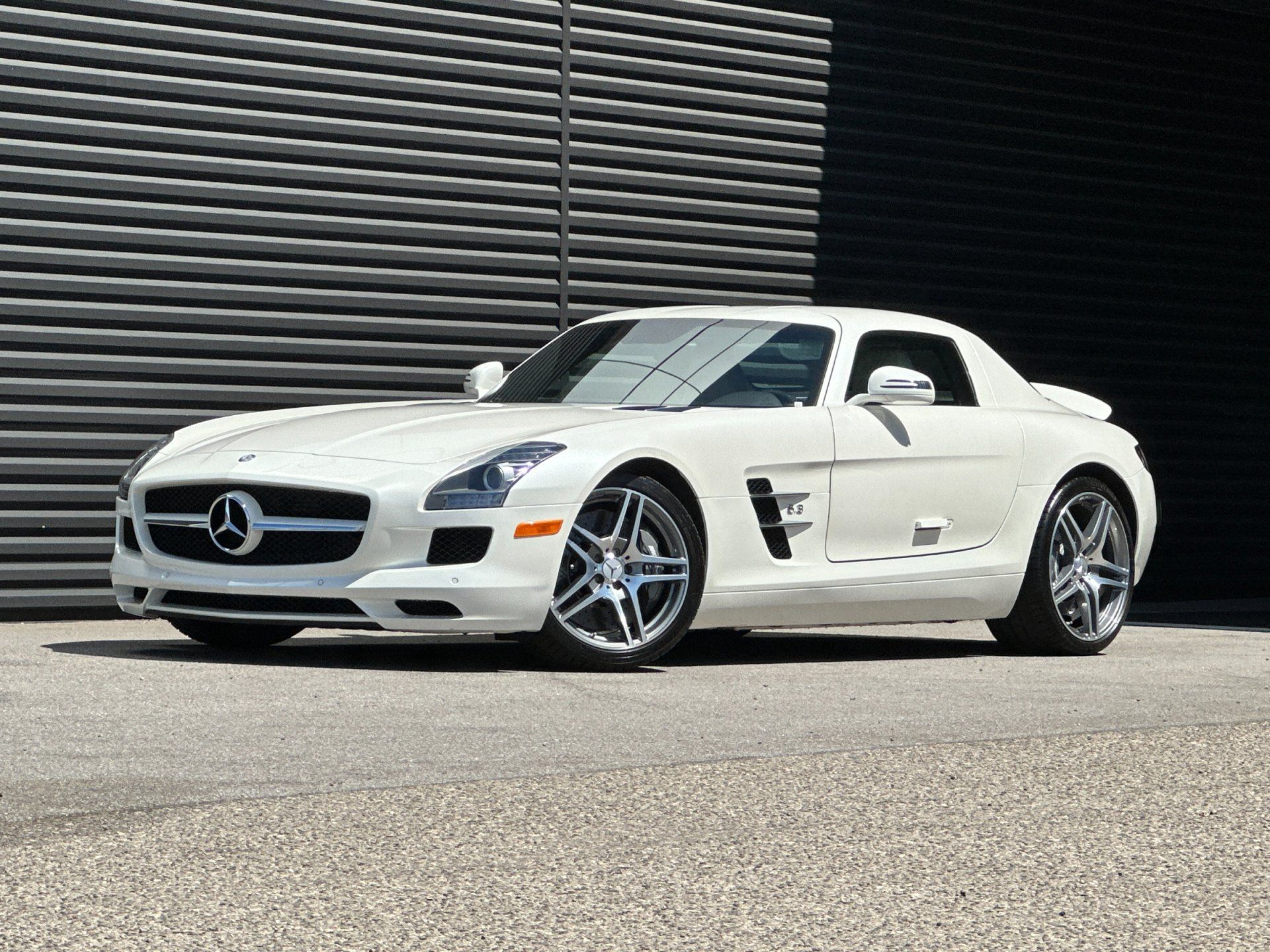 designo Mystic White II 2011 Mercedes-Benz SLS Coupe Rear-Wheel Drive 7-Speed Automatic