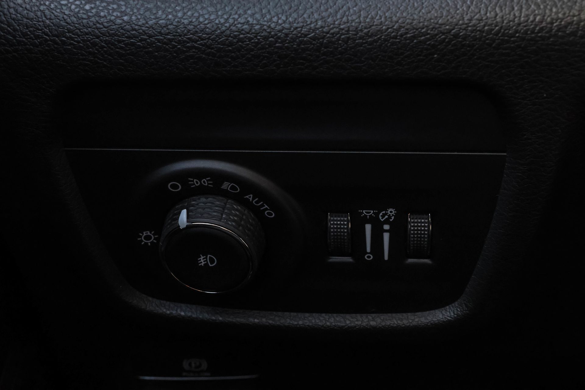 2025 JEEP GRAND CHEROKEE - Image 30