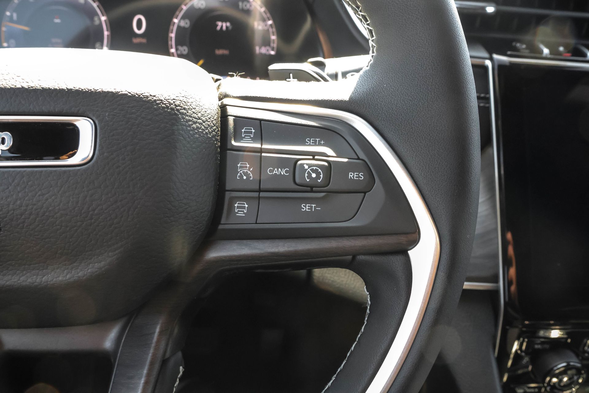 2025 JEEP GRAND CHEROKEE - Image 26