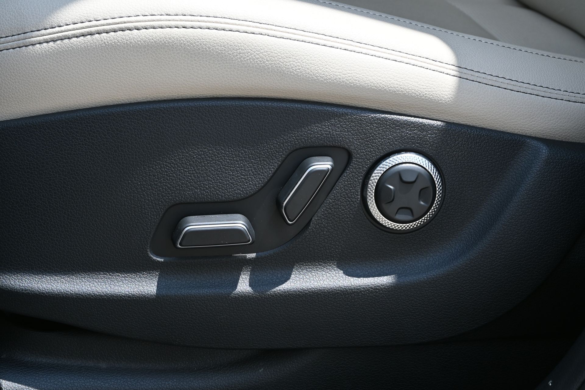 2024 Genesis GV70 2.5T Black at AutoSavvy Houston Southwest