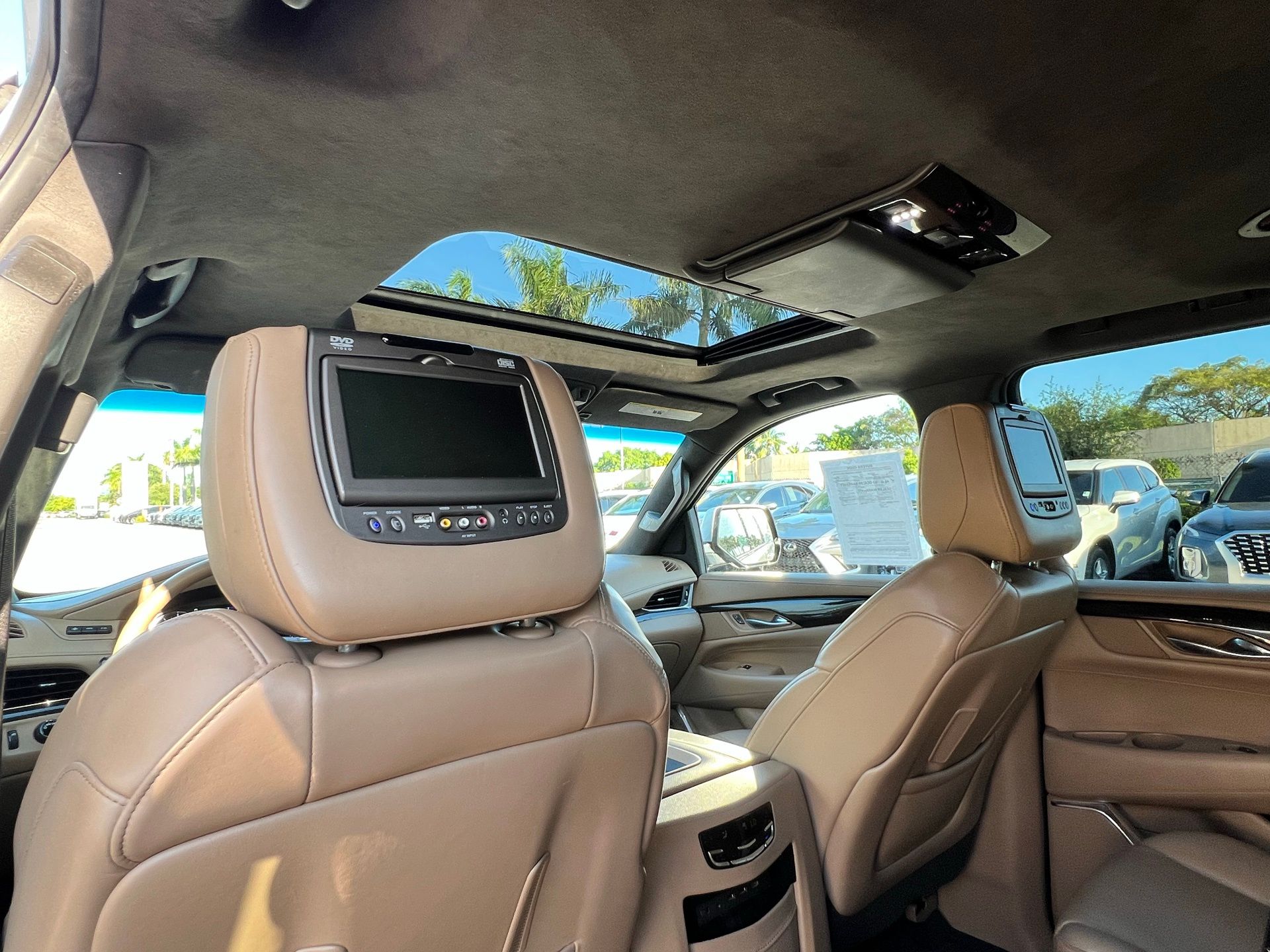 2018 Cadillac Escalade ESV Platinum Edition 18