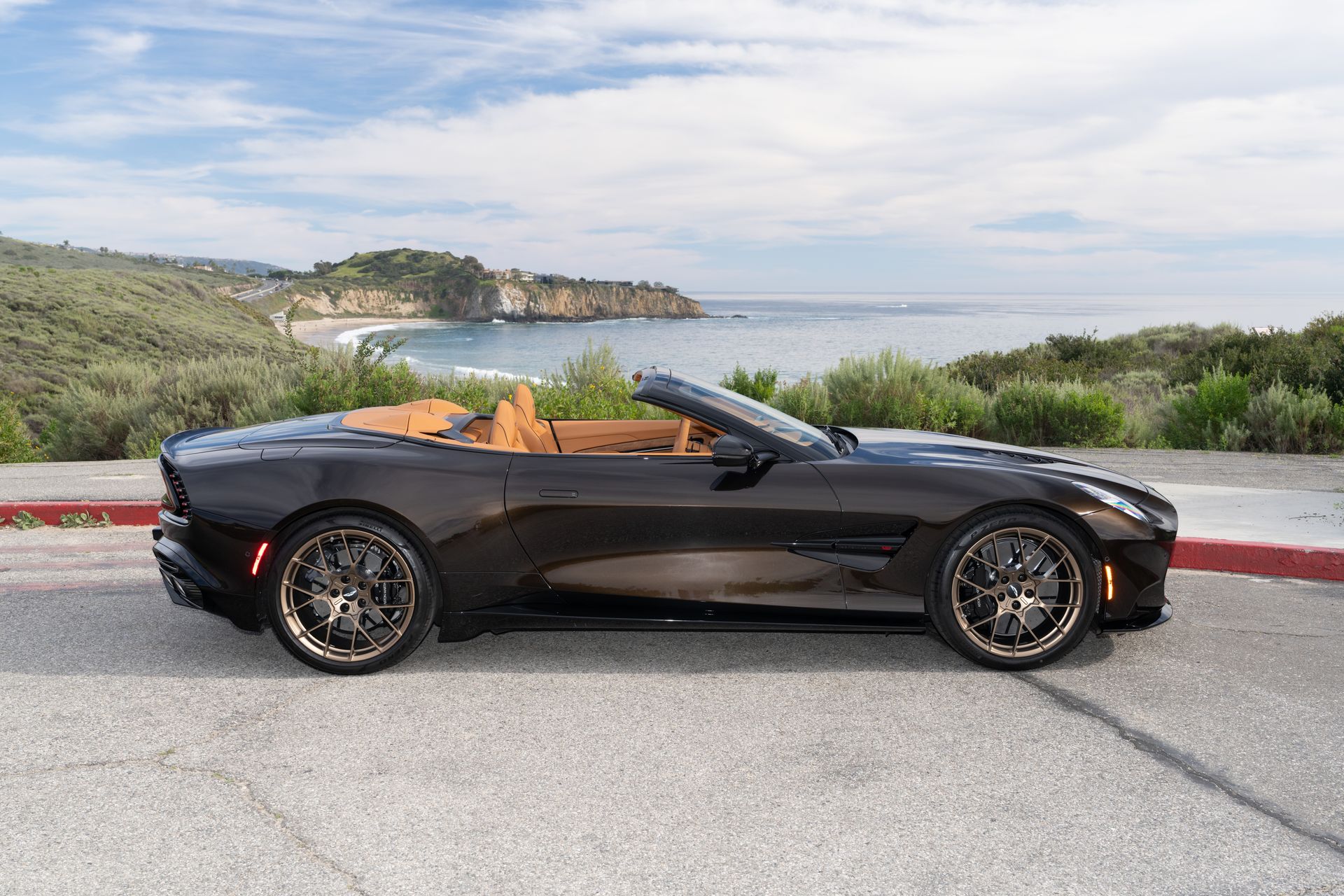 Aston Martin 2026 Vanquish Volante
