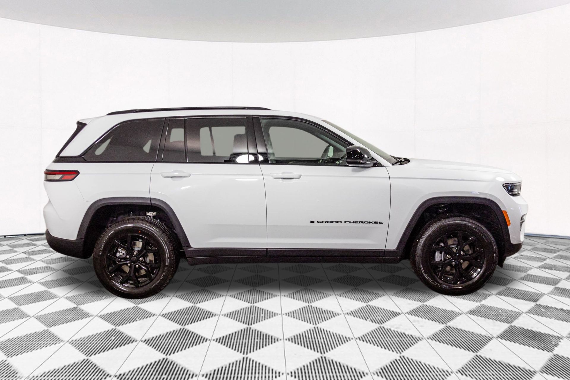 2025 JEEP GRAND CHEROKEE - Image 6