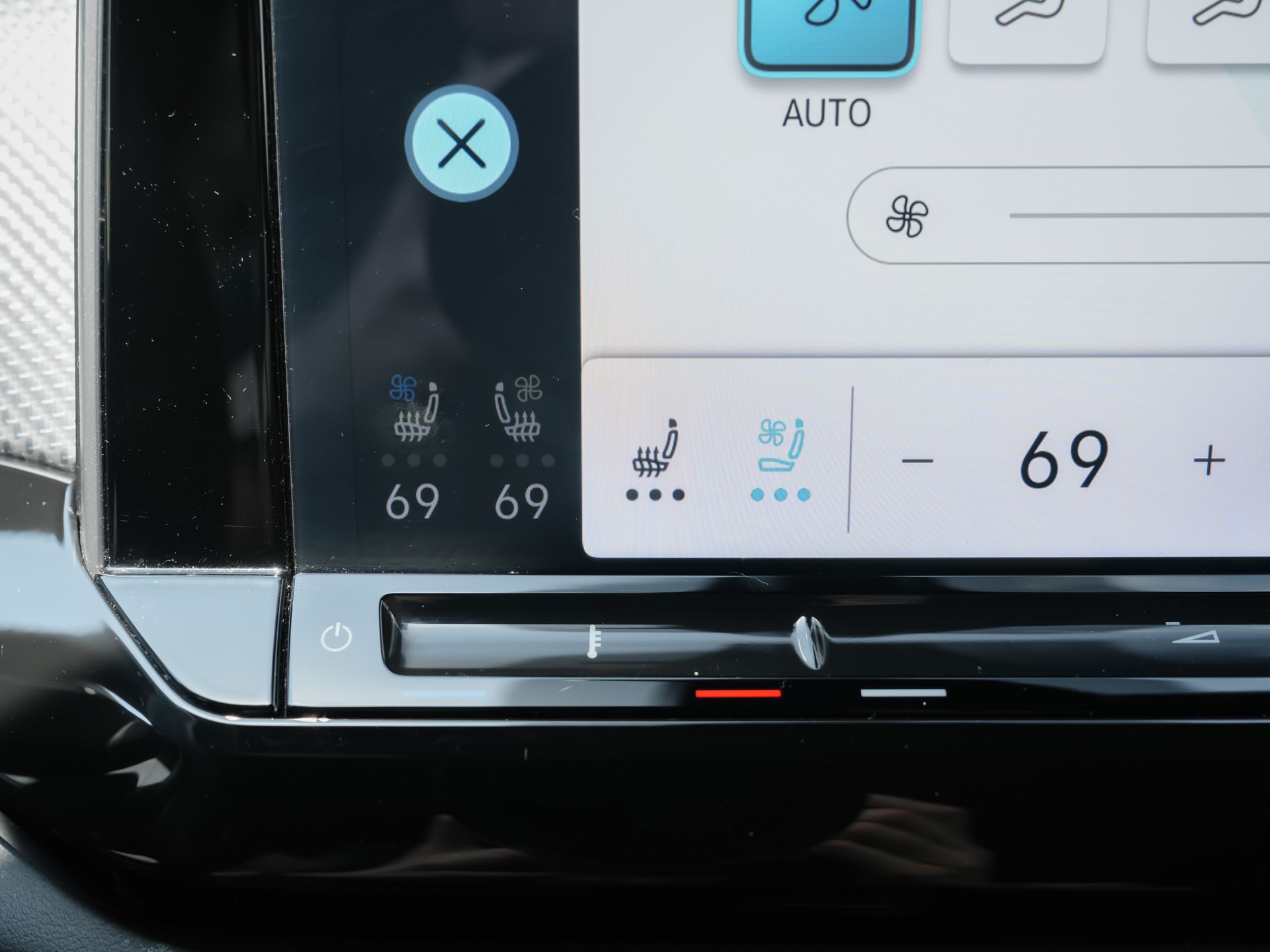 2025 Volkswagen Atlas Cross Sport SEL Premium R-LINE - Photo 18