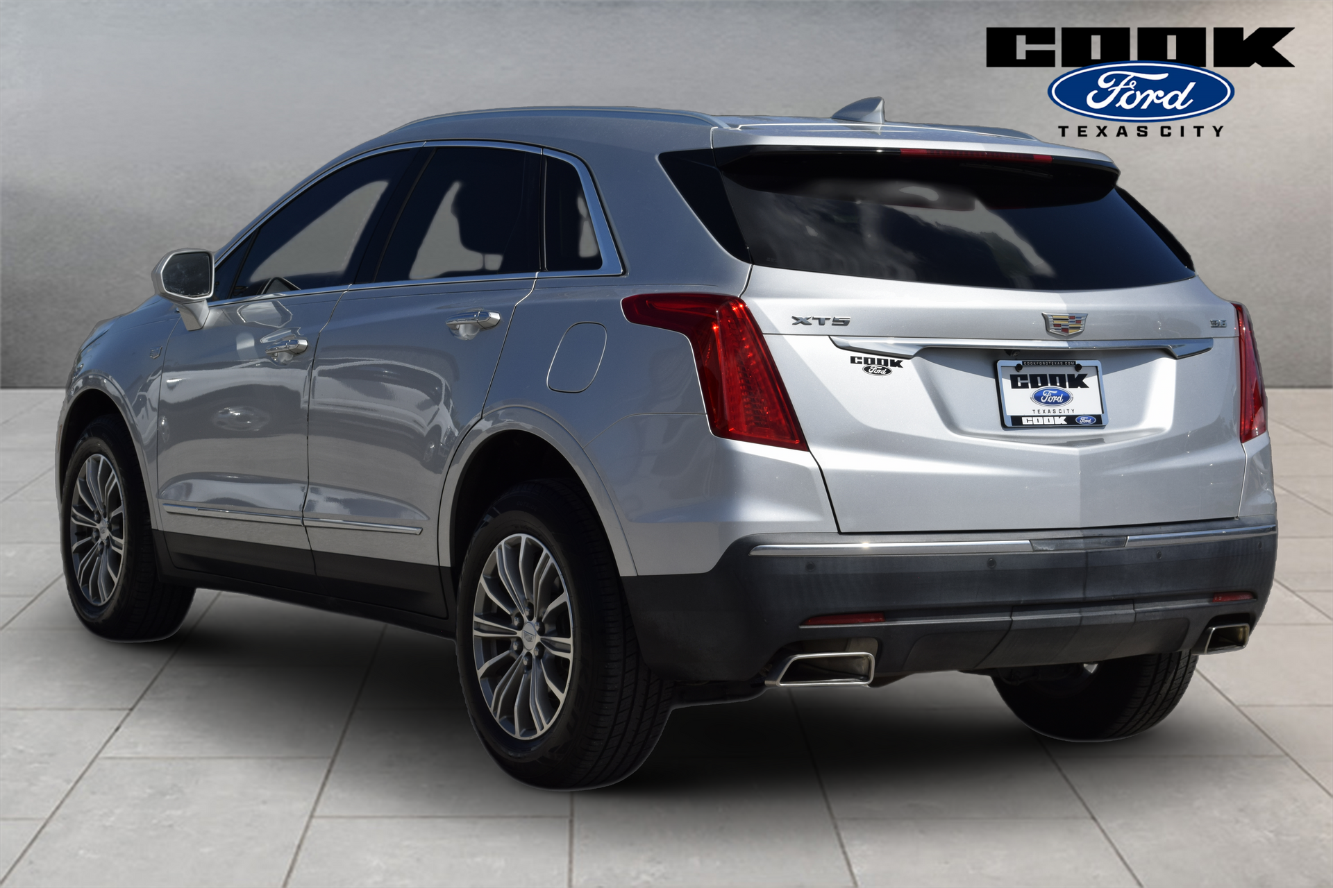 2018 Cadillac XT5 Luxury Silver at DeMontrond Ford