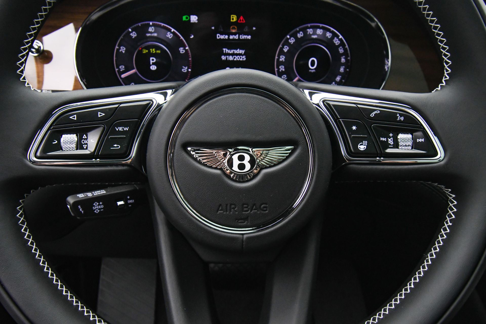 2025 Bentley Bentayga - Photo 33