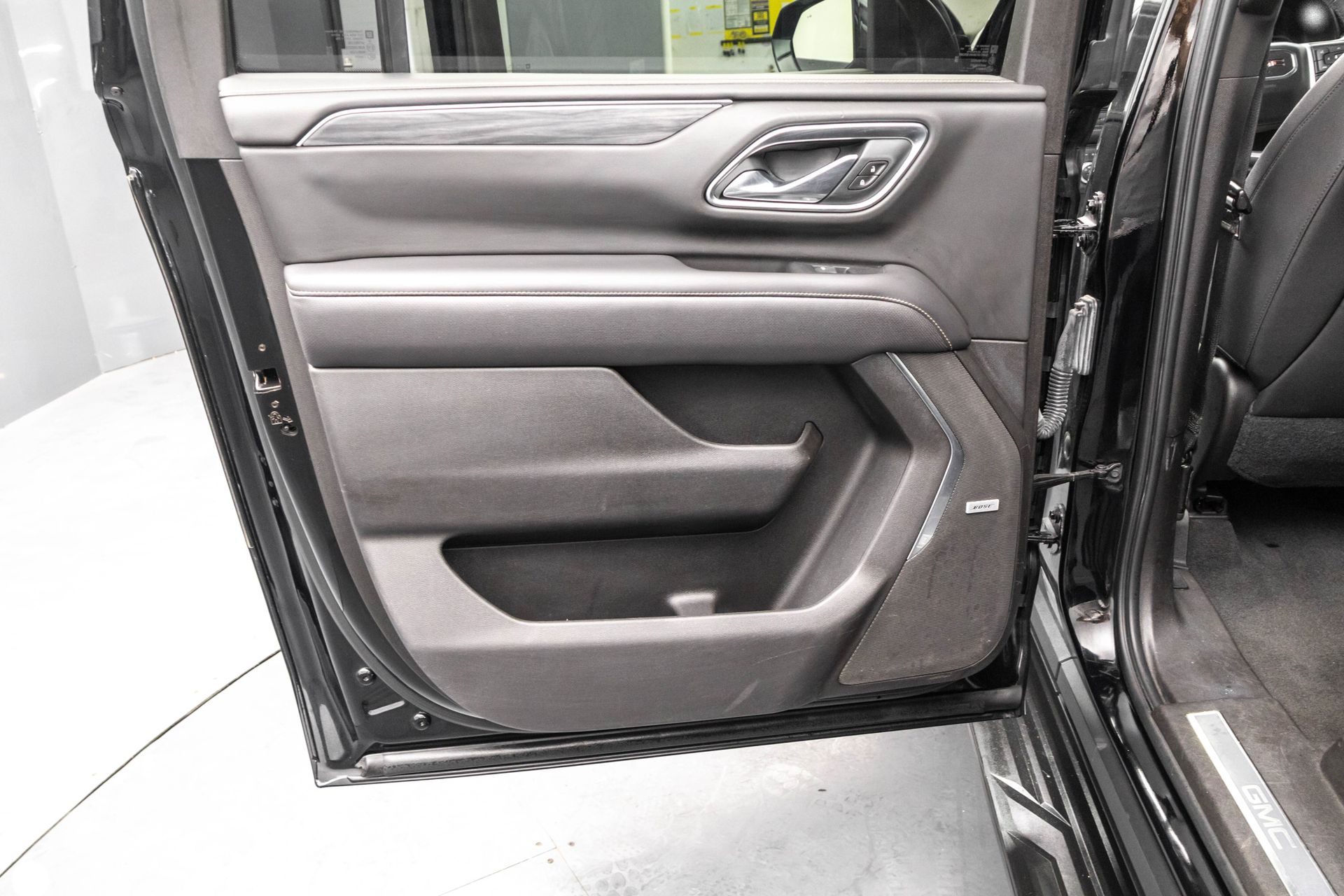 2021 GMC YUKON XL - Image 30