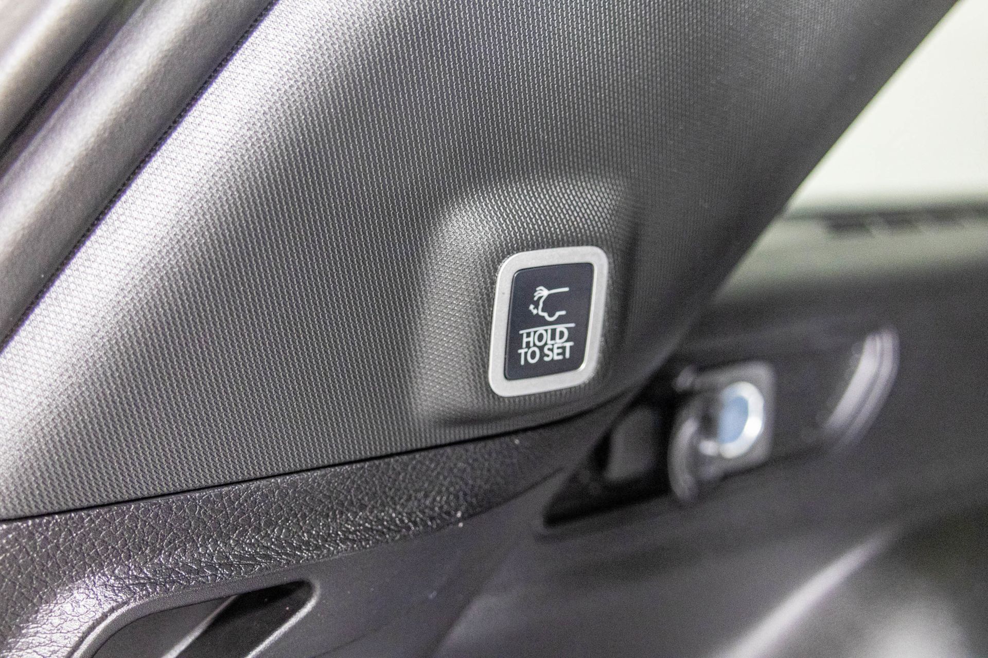 2025 JEEP GRAND CHEROKEE - Image 34