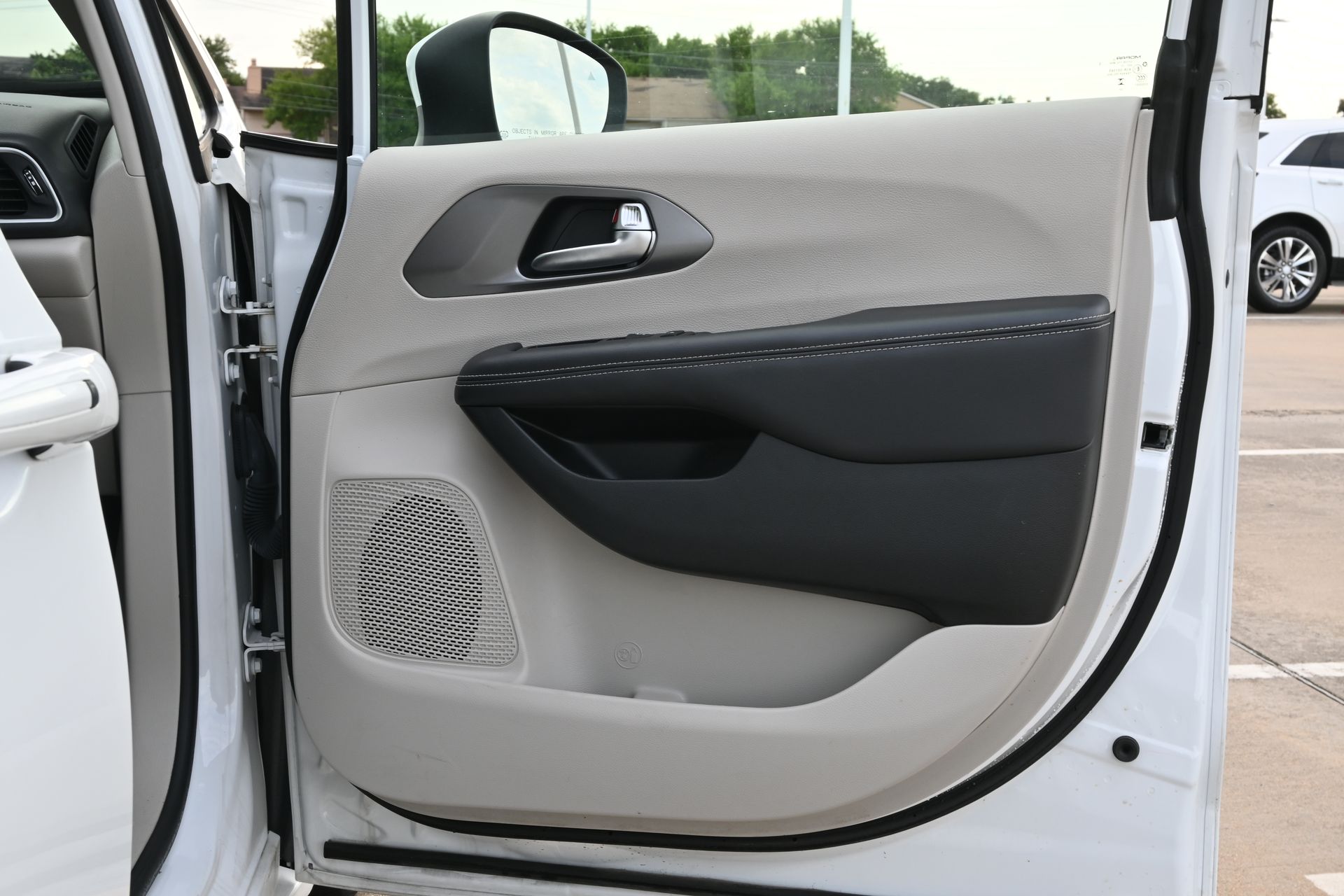 2023 Chrysler Pacifica Touring L White at Durrett Motor Company