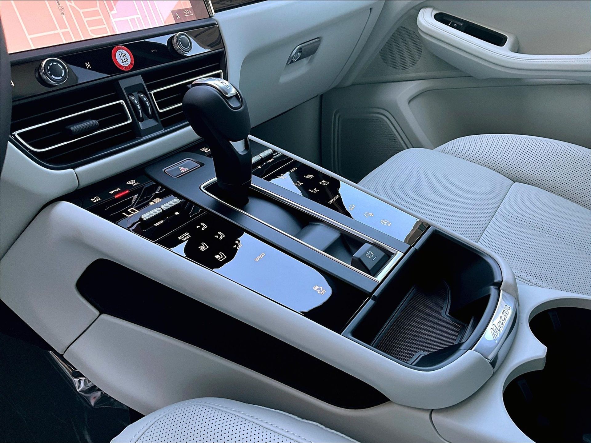 2025 Macan picture #15