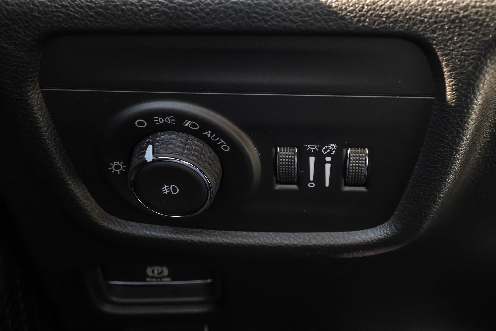 2025 JEEP GRAND CHEROKEE - Image 28