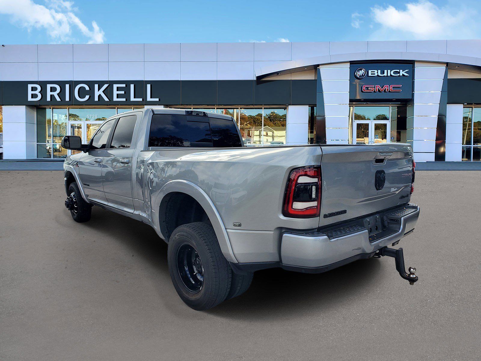 View vehicle photo 4