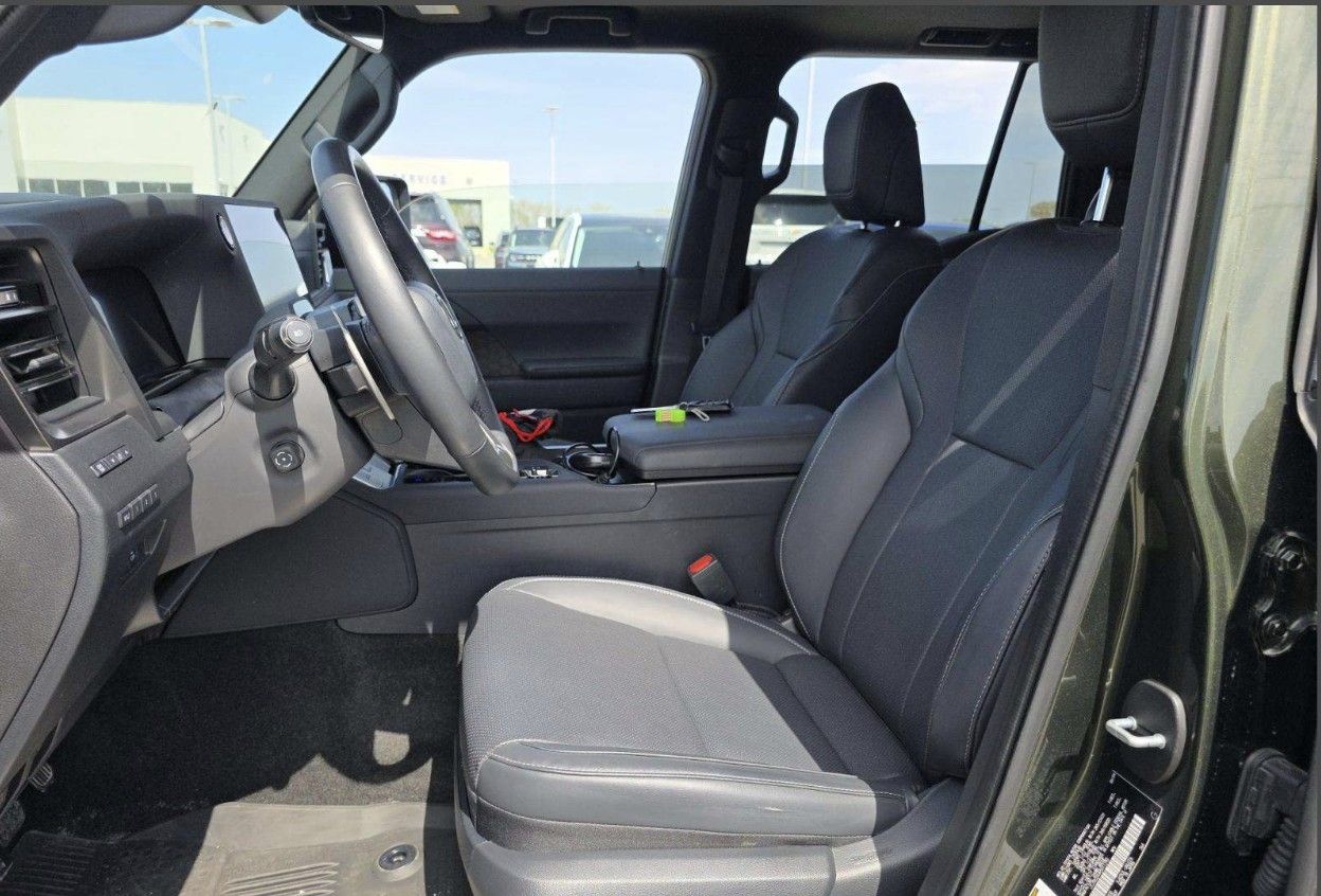 View vehicle photo 4