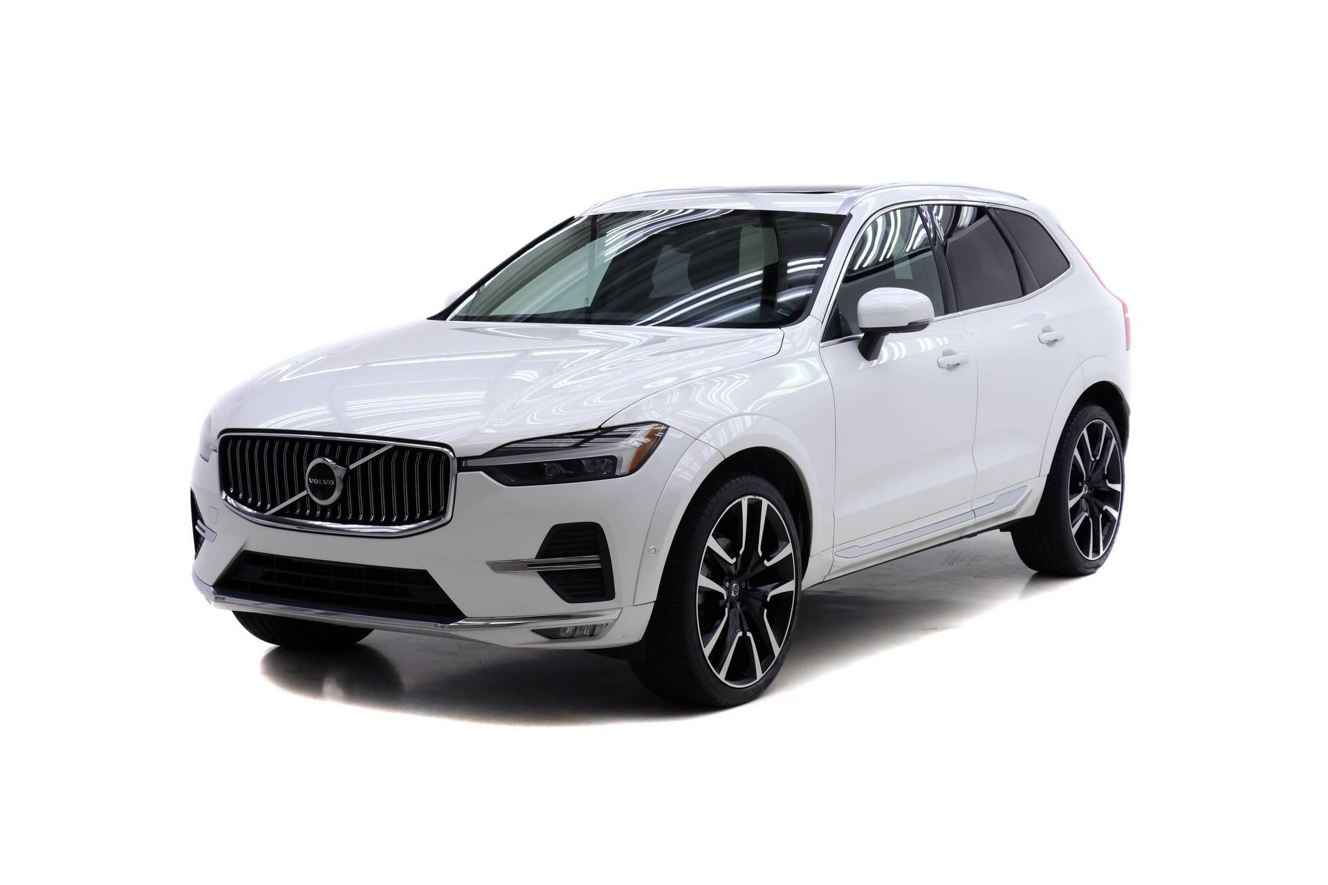 Crystal White Metallic 2023 Volvo XC60 SUV / Crossover Front-Wheel Drive Automatic