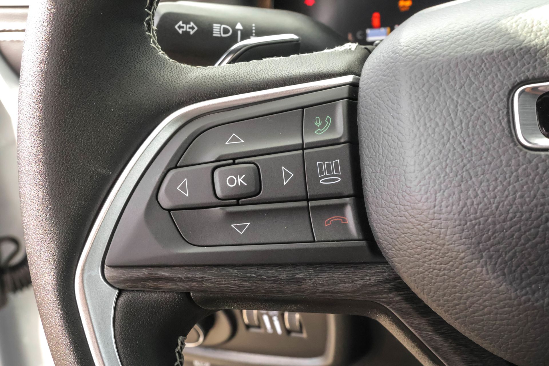 2025 JEEP GRAND CHEROKEE - Image 23