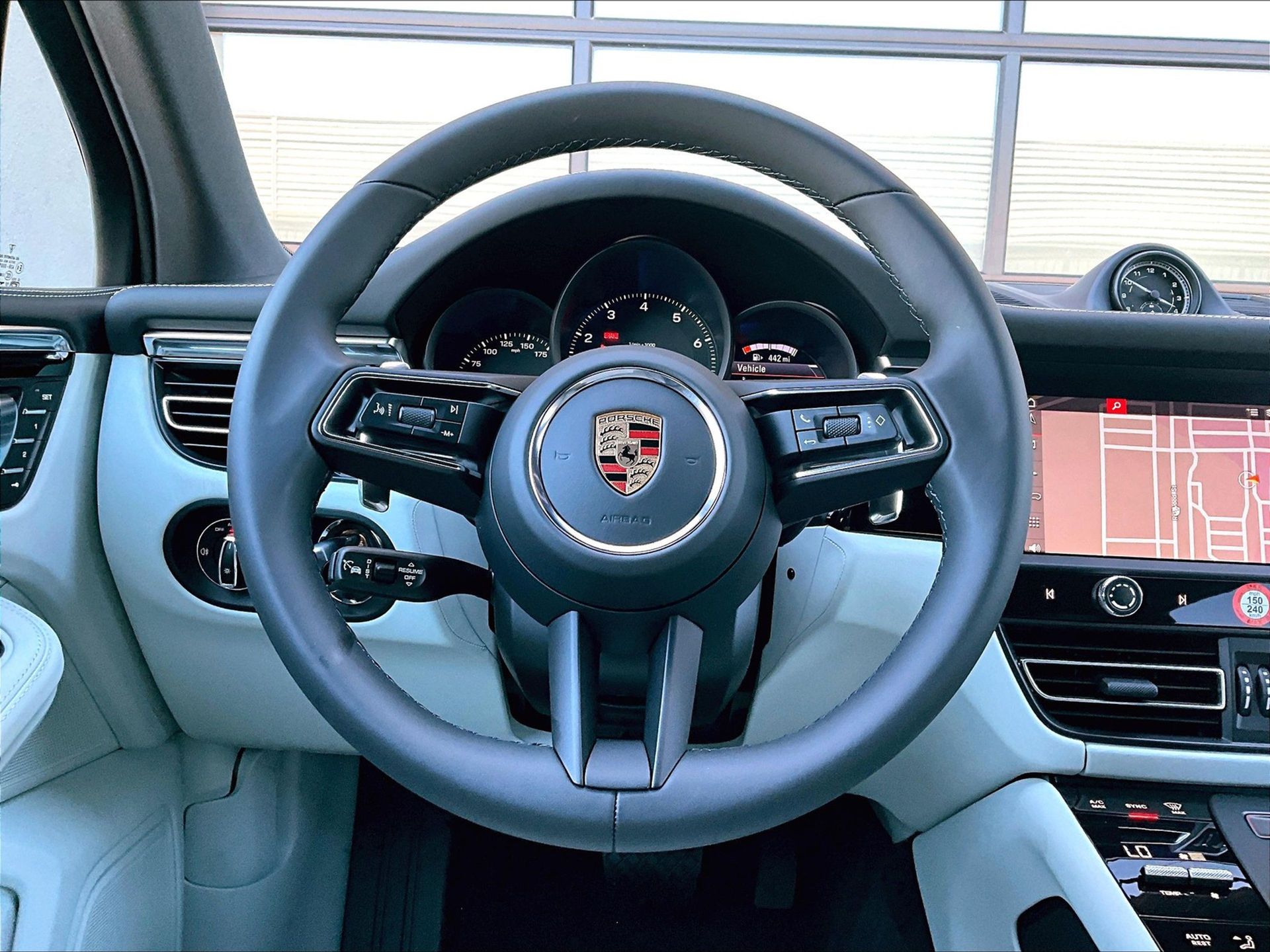 2025 Macan picture #12