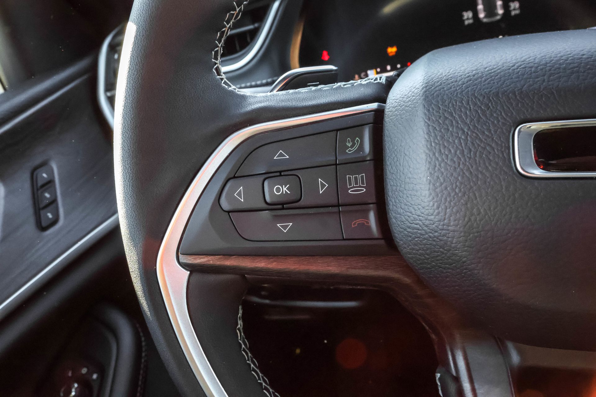 2025 JEEP GRAND CHEROKEE - Image 23