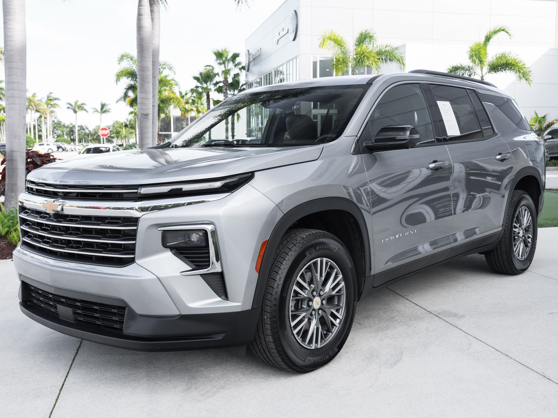 used 2024 Chevrolet Traverse car, priced at $31,500