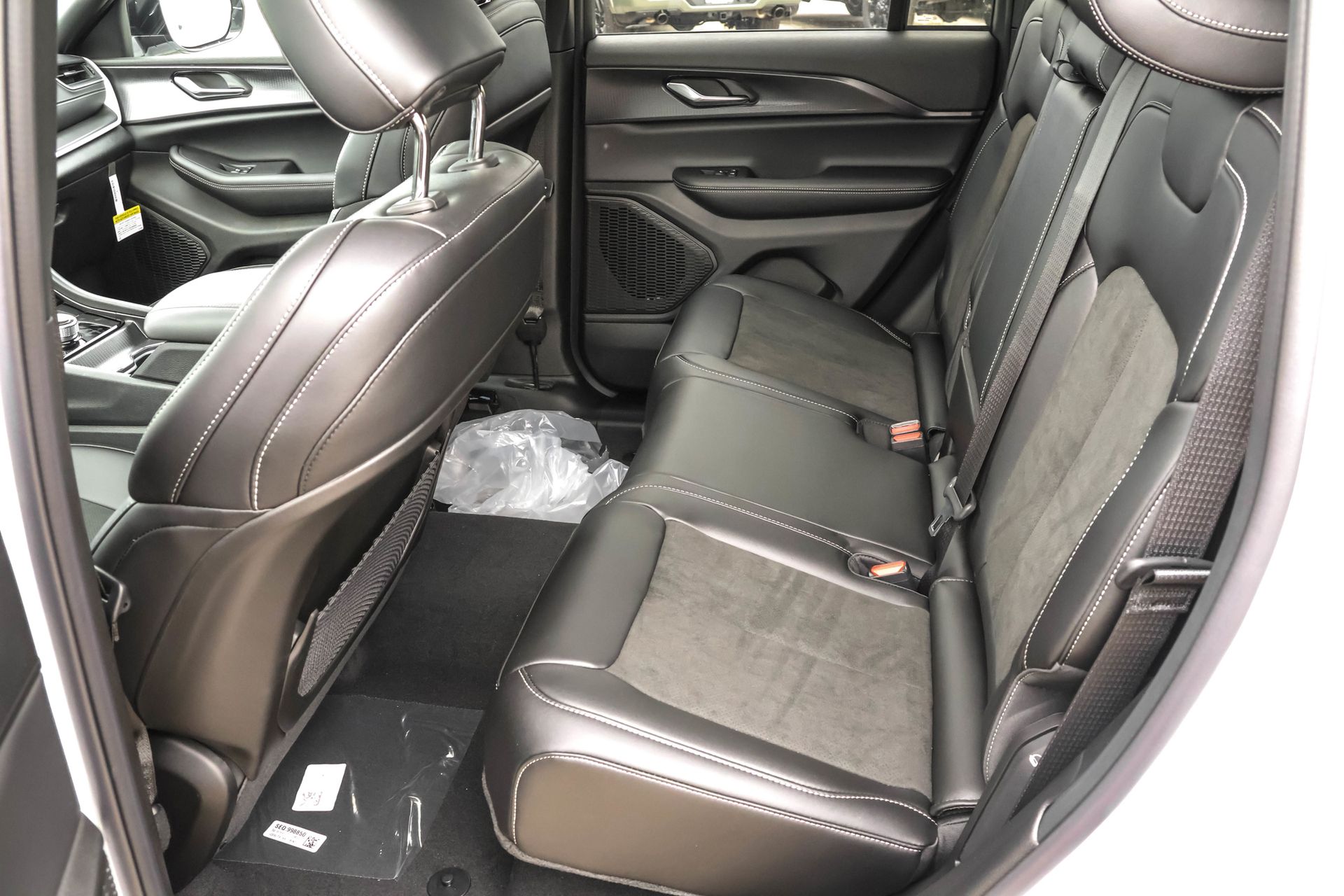 2025 JEEP GRAND CHEROKEE - Image 15