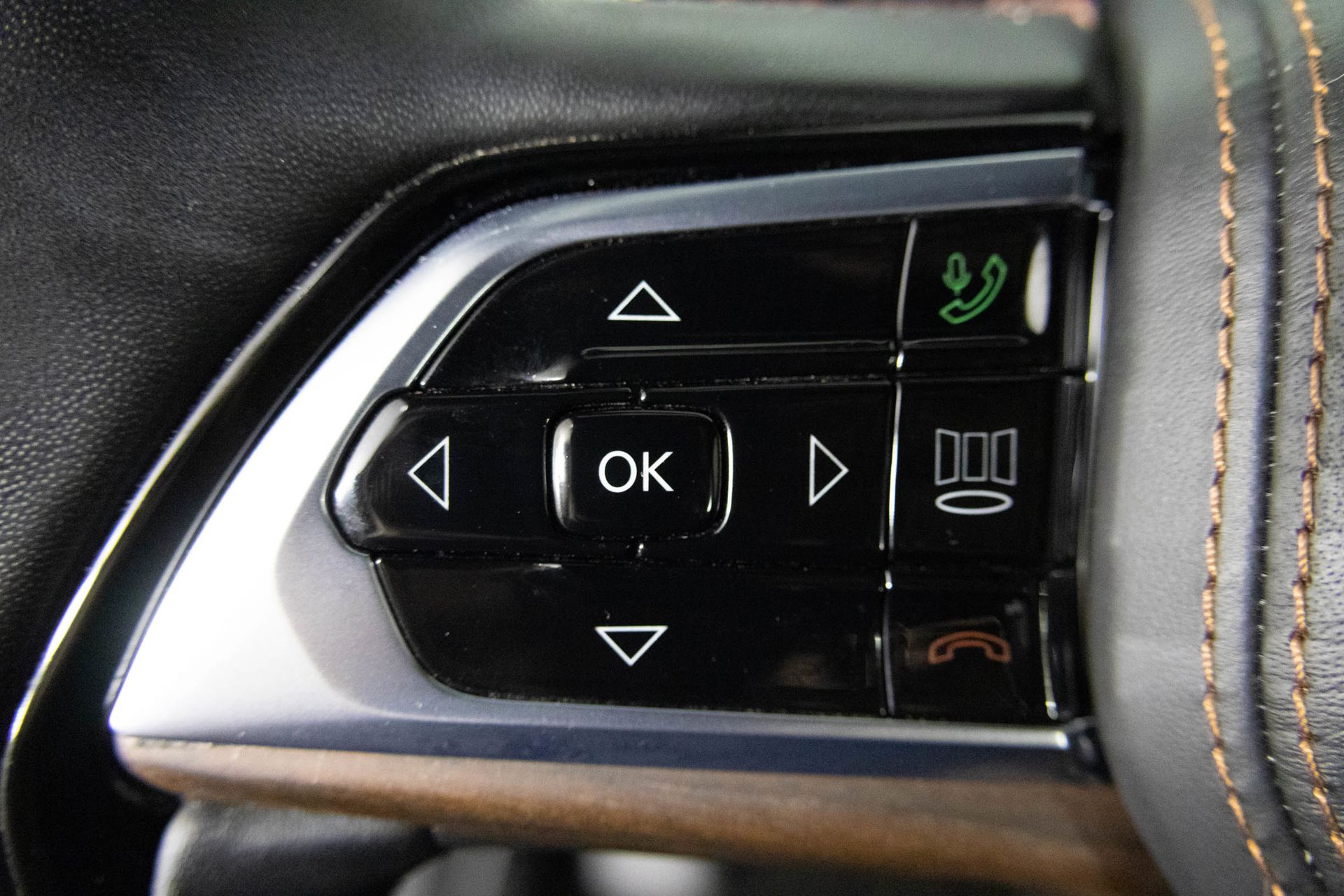 2023 JEEP GRAND CHEROKEE - Image 32