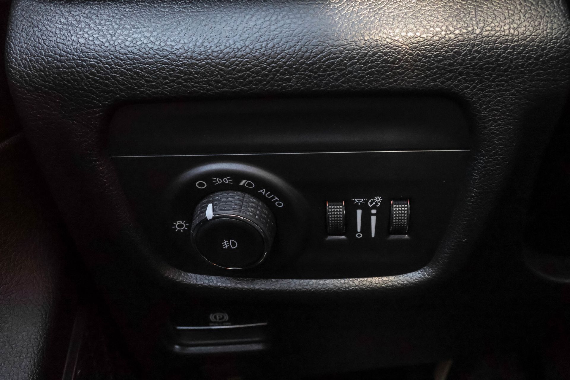 2025 JEEP GRAND CHEROKEE - Image 28