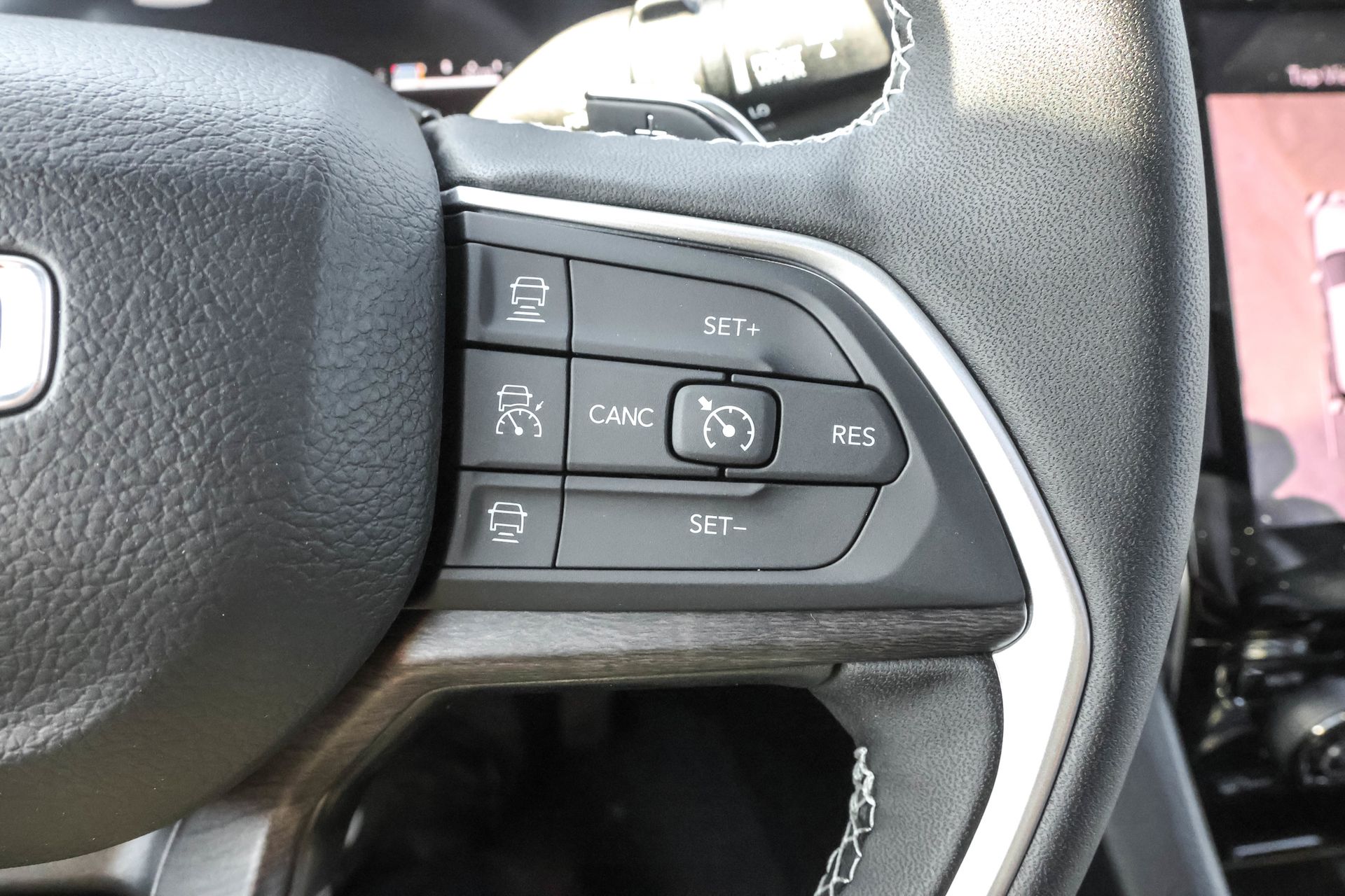 2025 JEEP GRAND CHEROKEE - Image 28