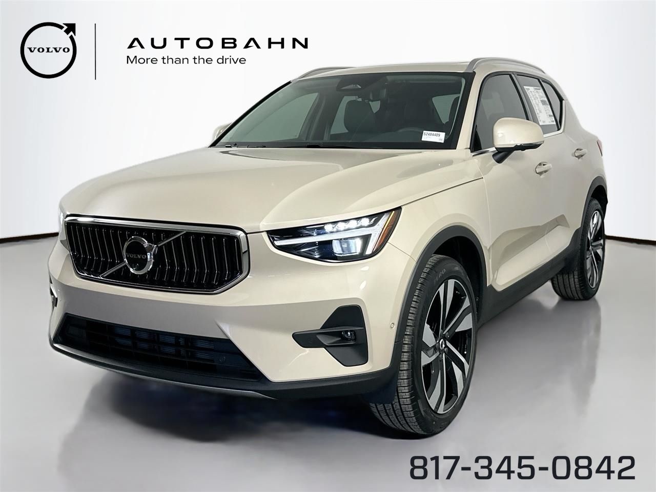 Sand Dune Metallic 2025 Volvo XC40 B5 Ultra Bright Theme AWD SUV / Crossover All-Wheel Drive Automatic