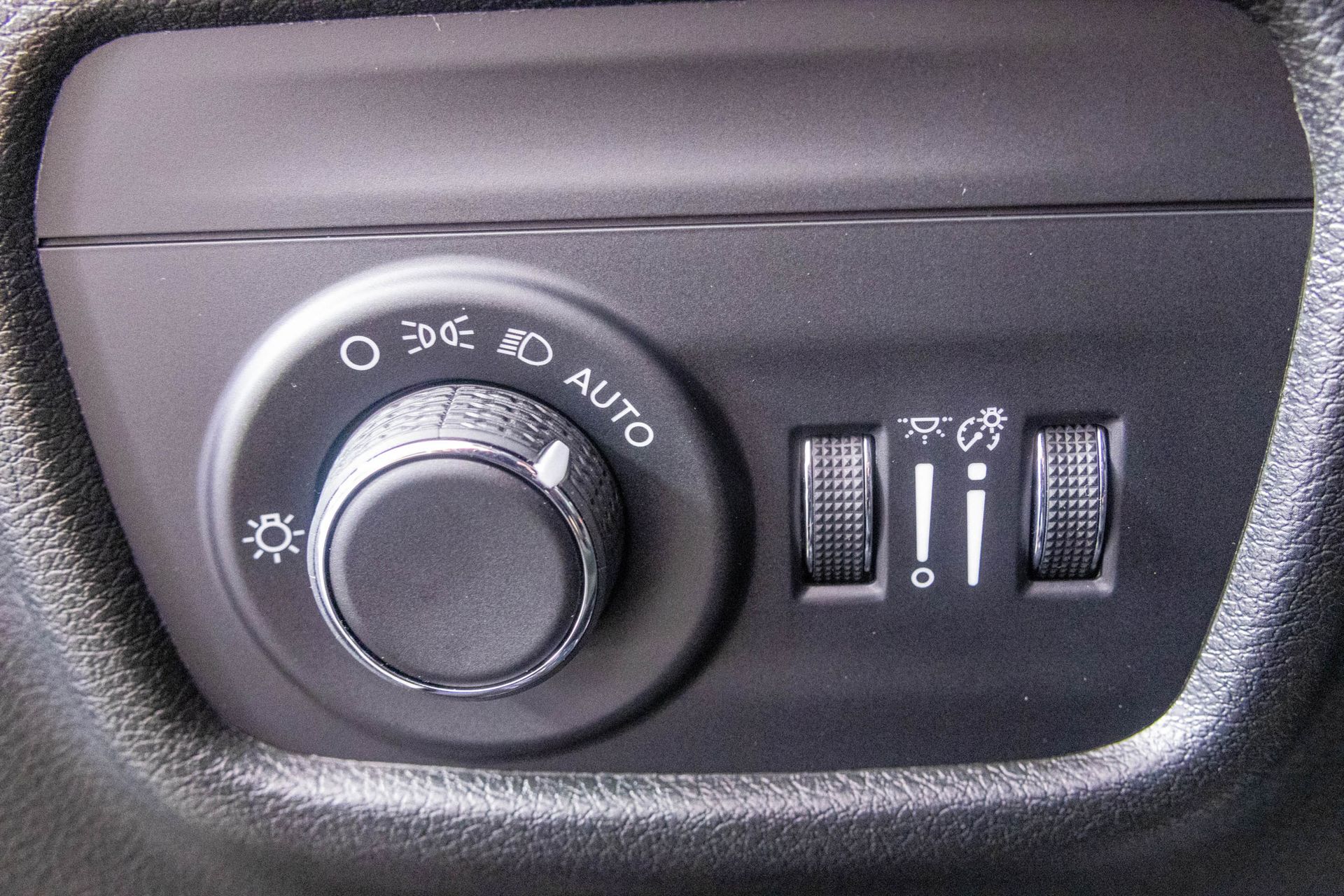 2025 JEEP GRAND CHEROKEE L - Image 19